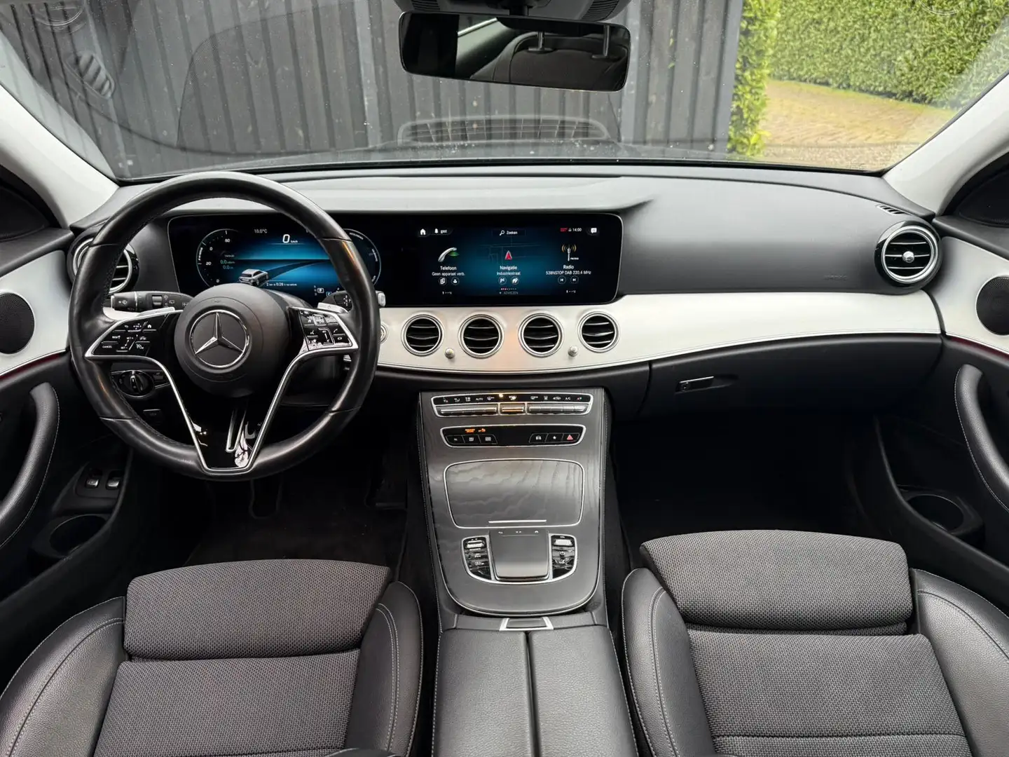 Mercedes-Benz E 300 e Avantgarde Zwart - 2