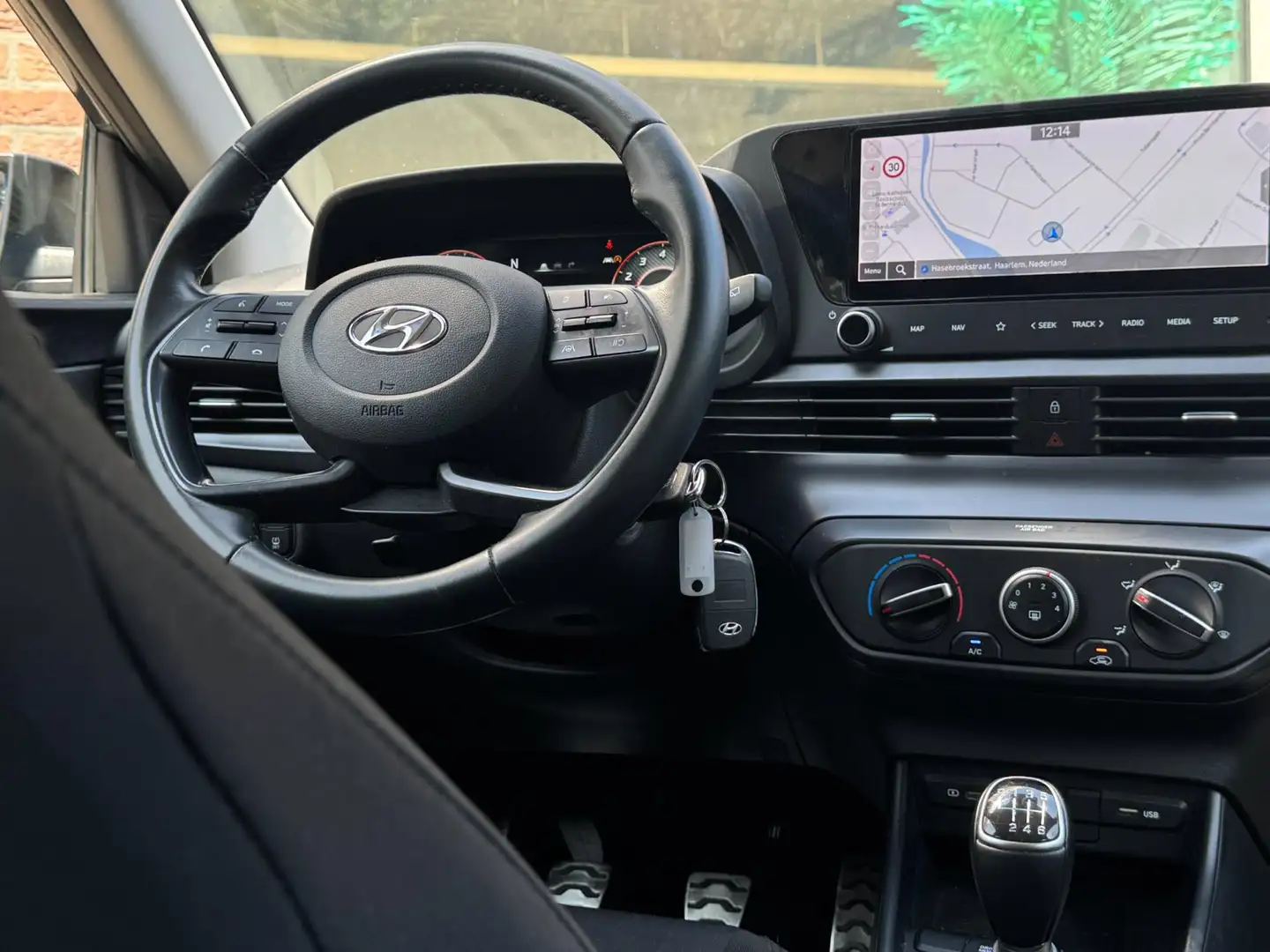 Hyundai BAYON 1.0 T-GDI COMFORT SMART | AIRCO | NAVIGATIE | ADAP Grijs - 2