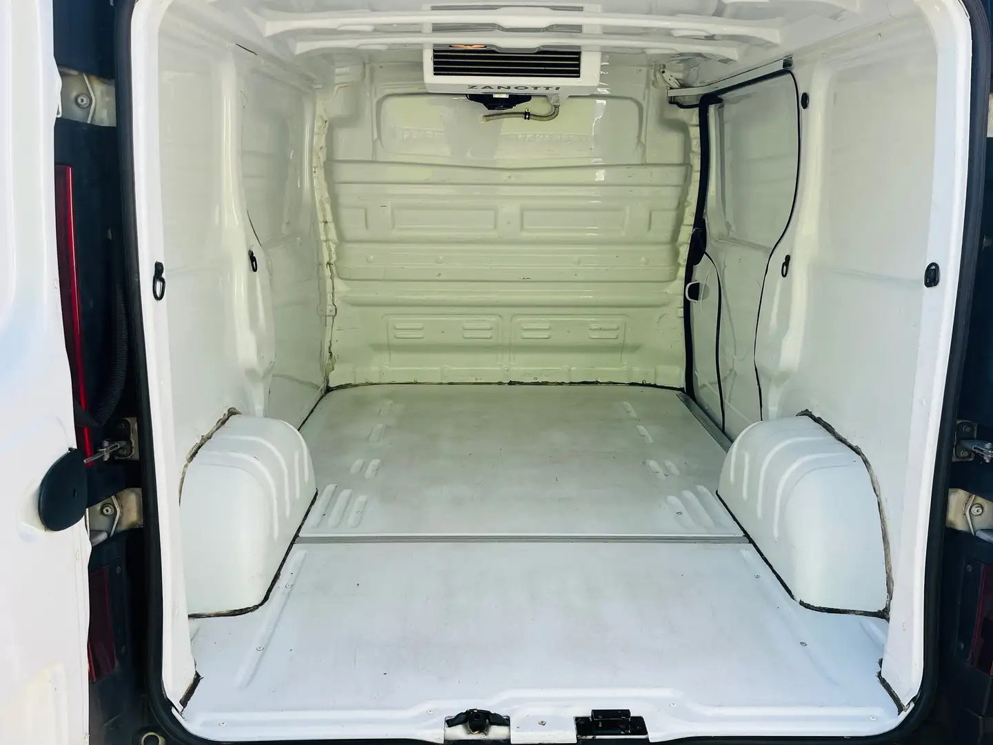 Renault Trafic Allestimento Igienico Lavabile Bianco - 2