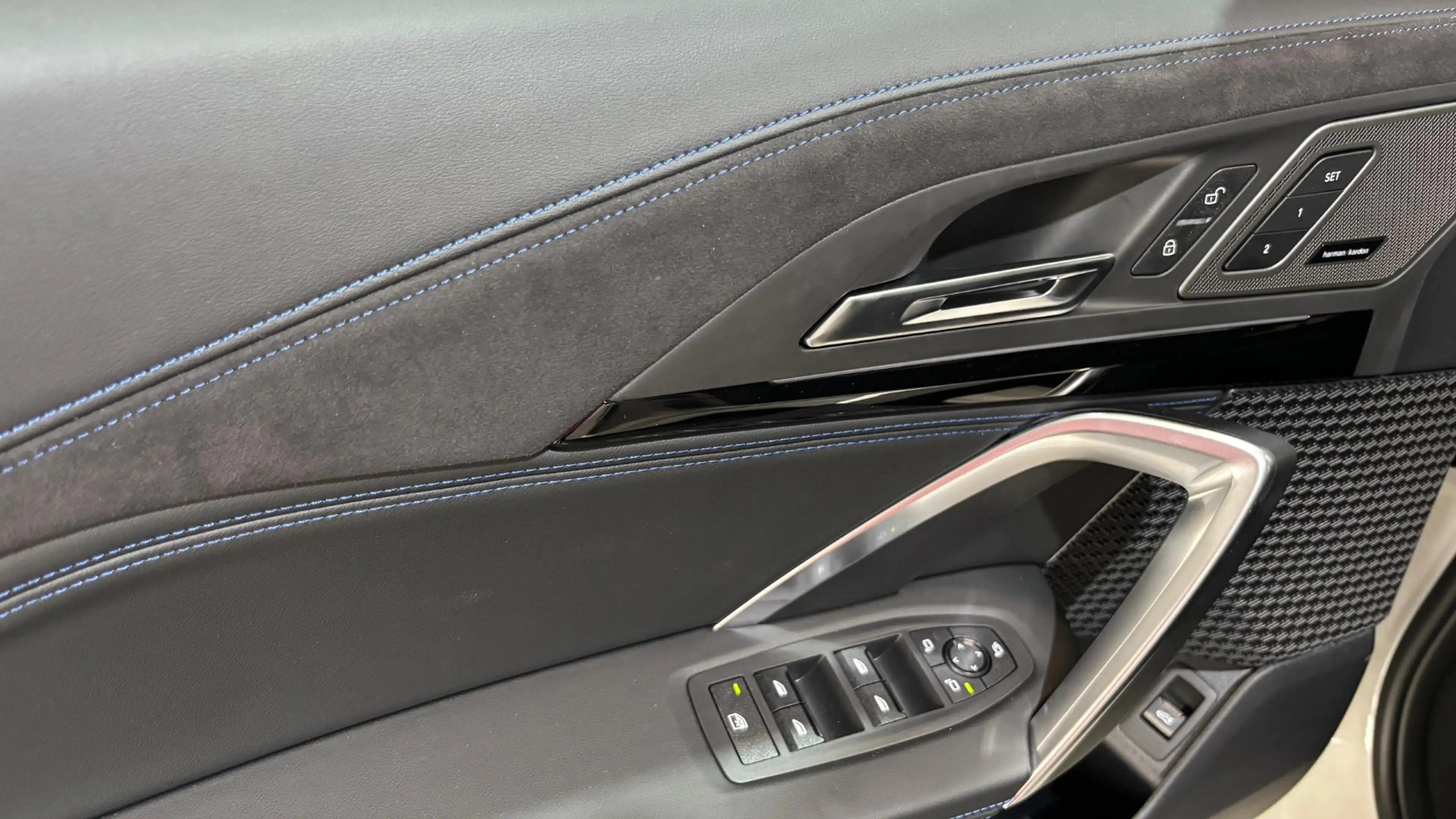 BMW iX1 eDrive20 — photo 11