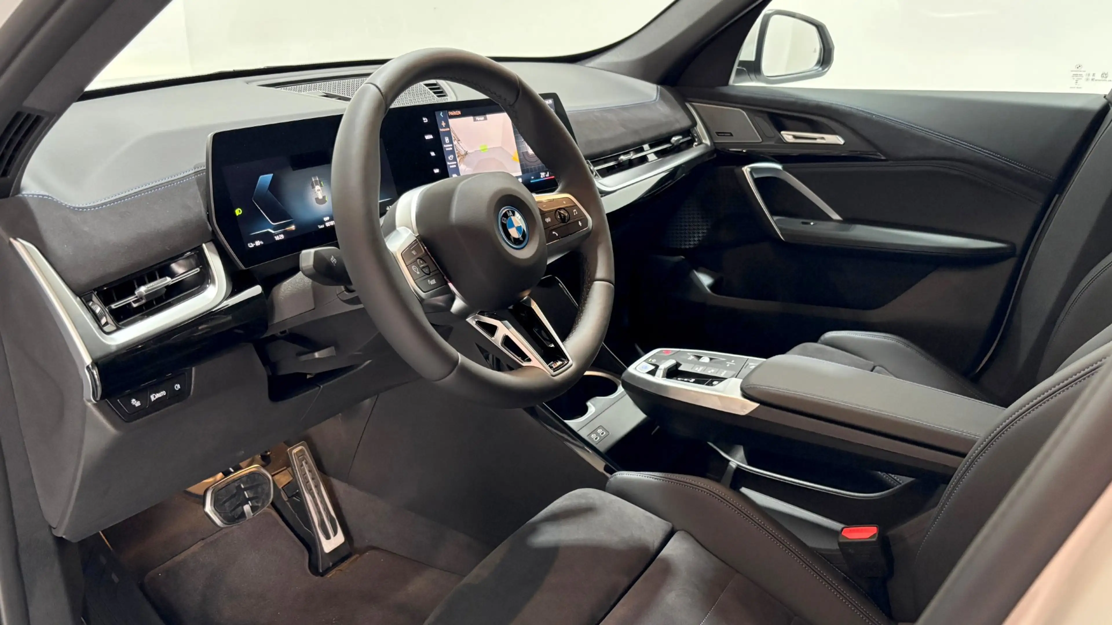BMW iX1 eDrive20 — photo 6