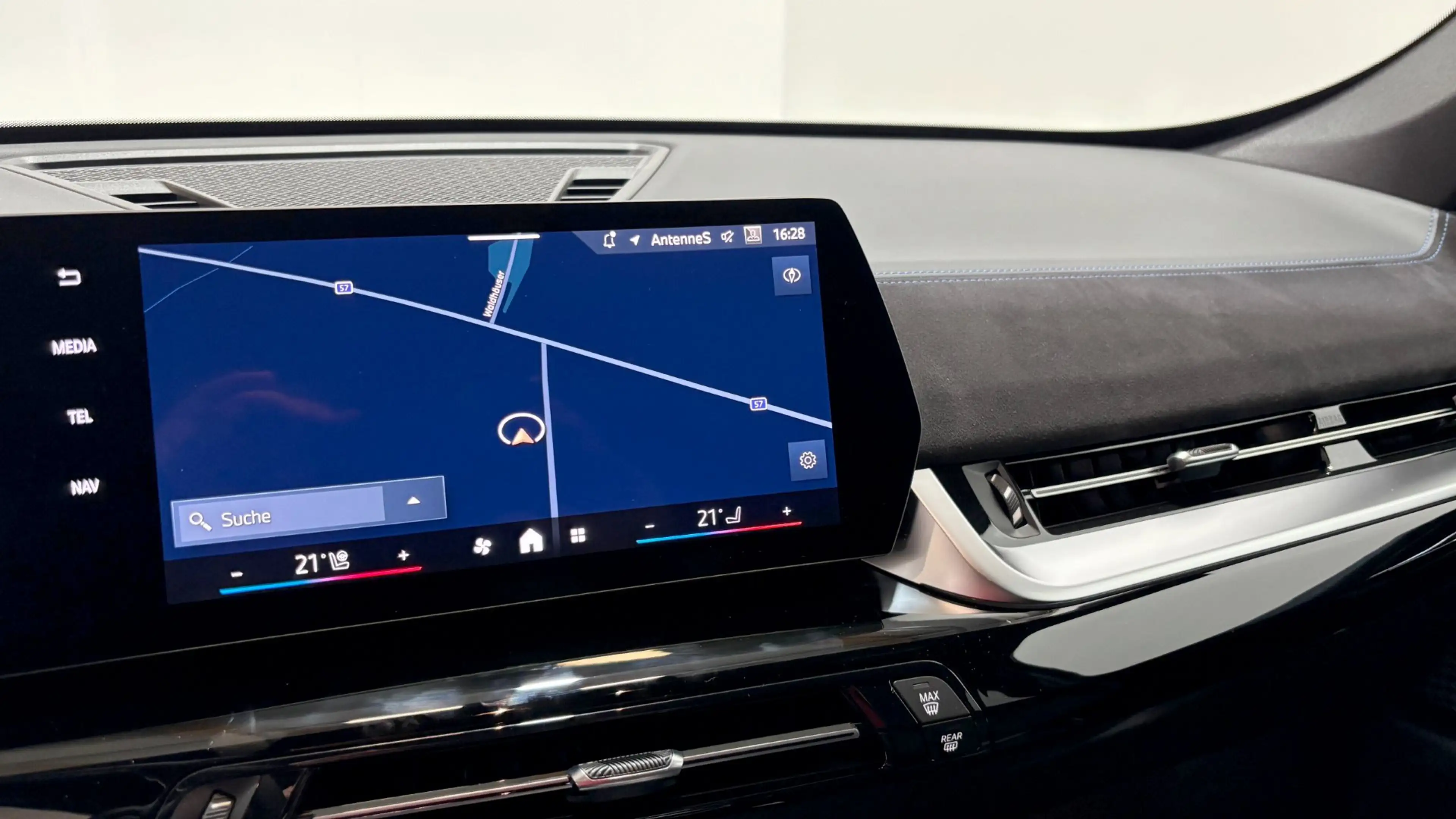 BMW iX1 eDrive20 — photo 9