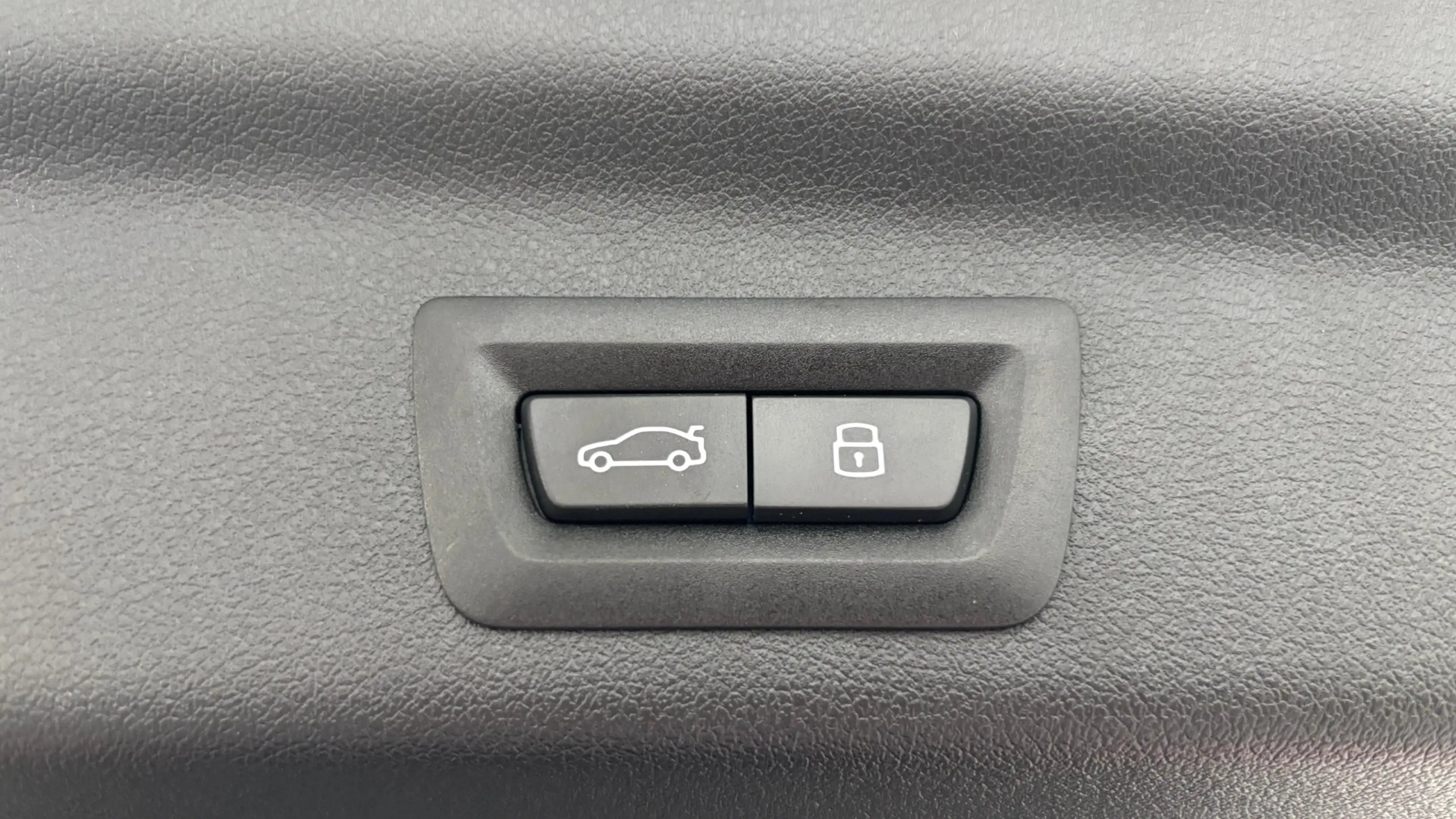 BMW iX1 eDrive20 — photo 15