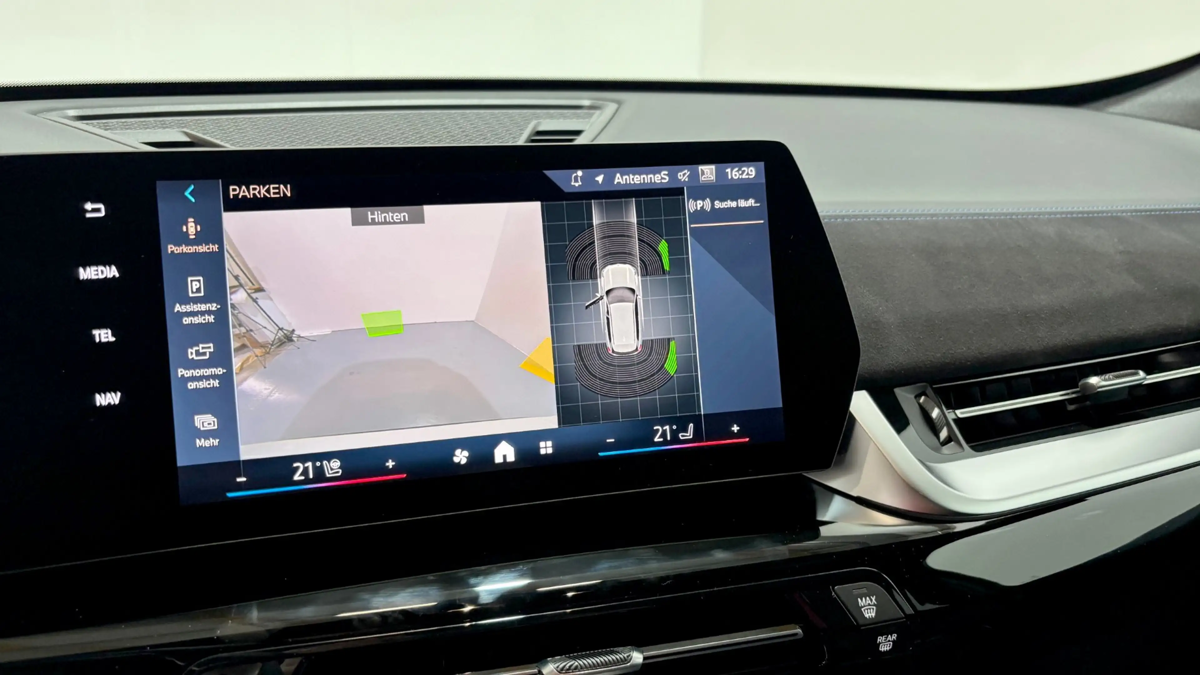 BMW iX1 eDrive20 — photo 8