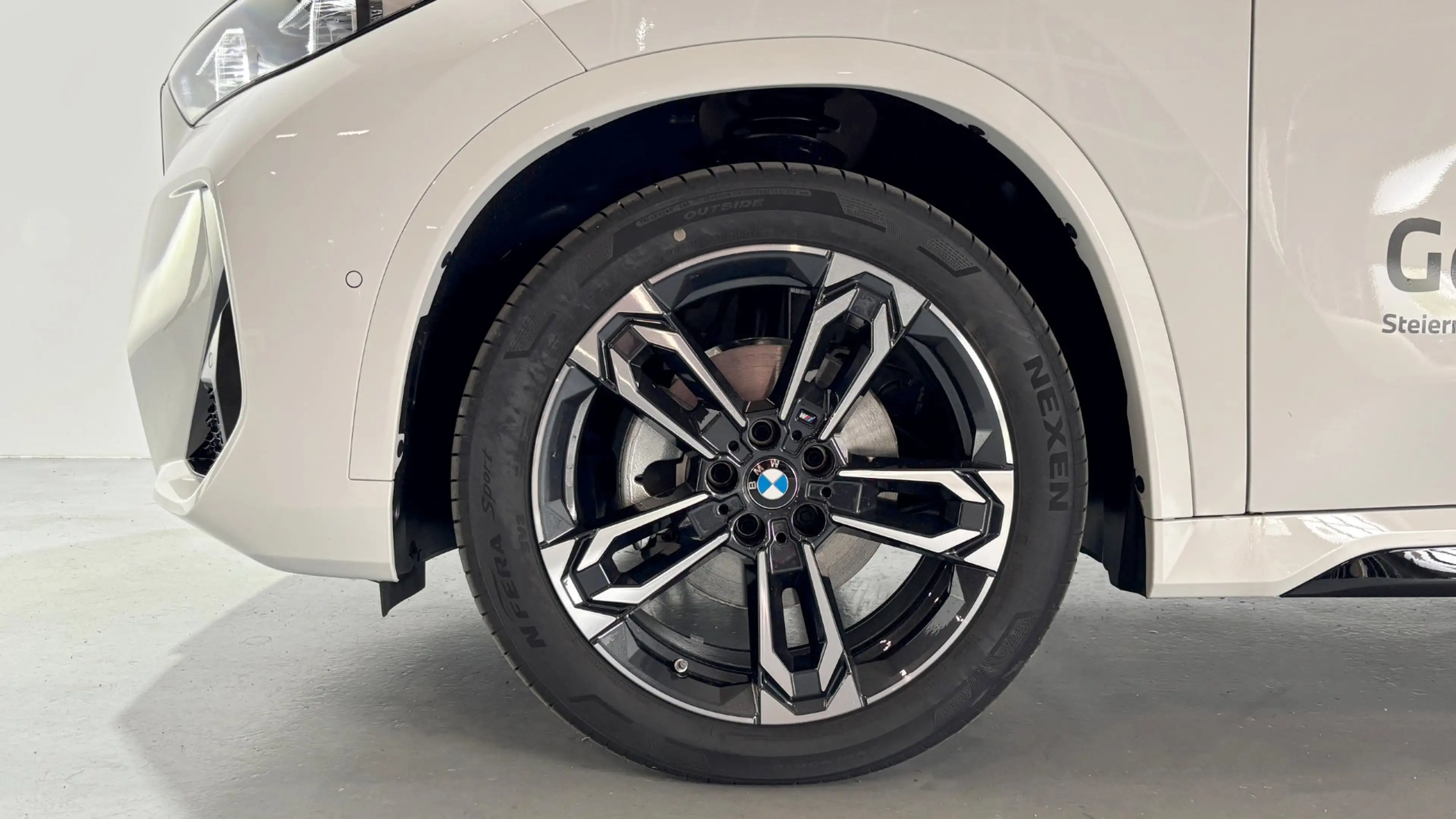 BMW iX1 eDrive20 — photo 4