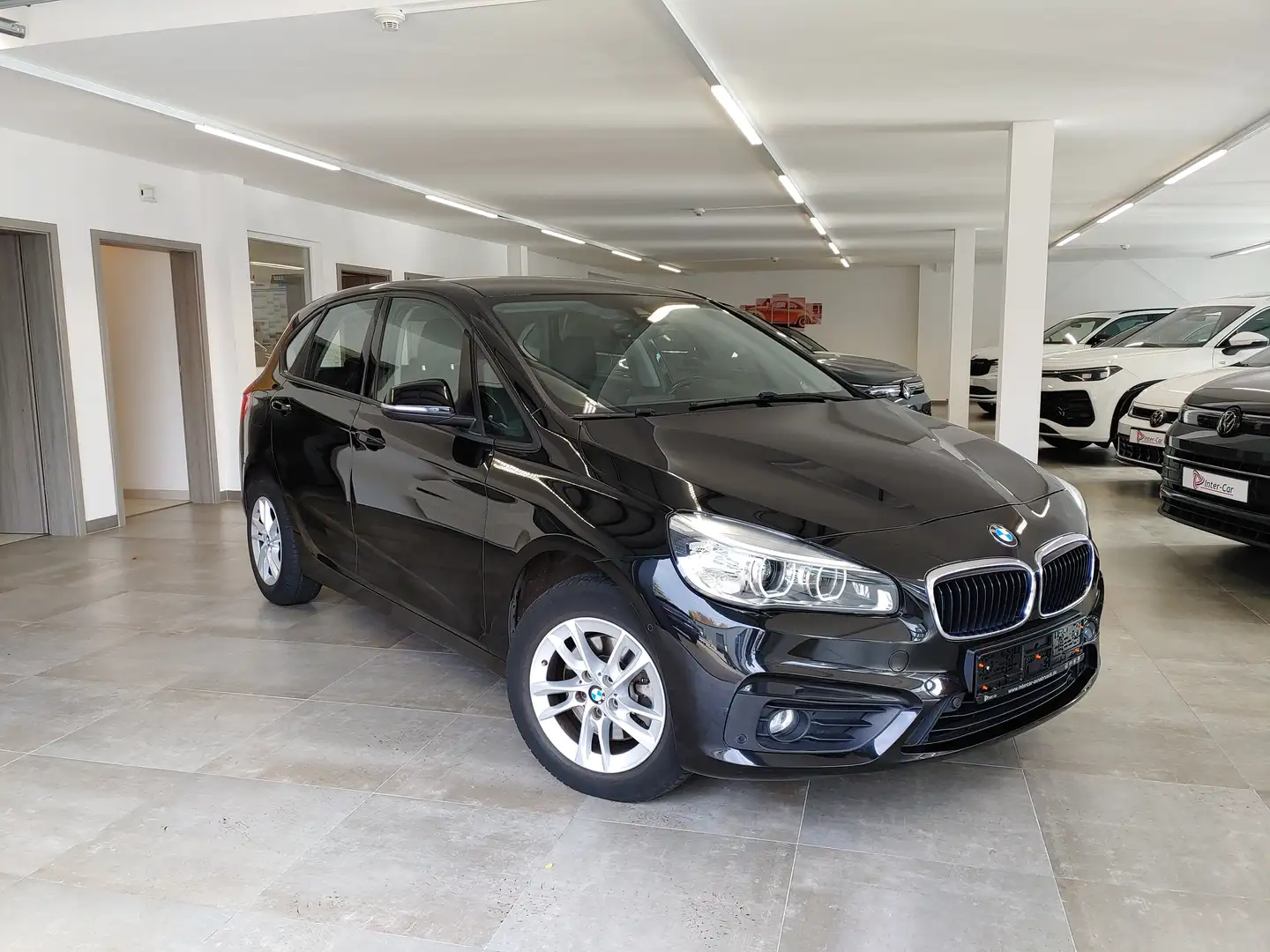 BMW 218 i ActiveTourer Steptronic Navi/AHK/LED/Kamera Schwarz - 2