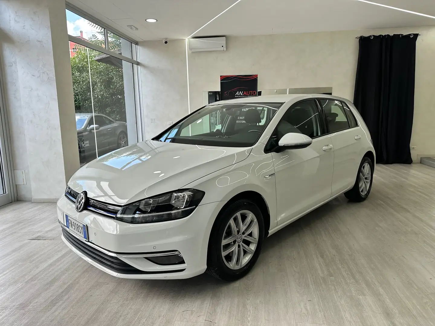 Volkswagen Golf Golf VII 2017 5p 5p 1.4 tgi Executive 110cv Bianco - 1