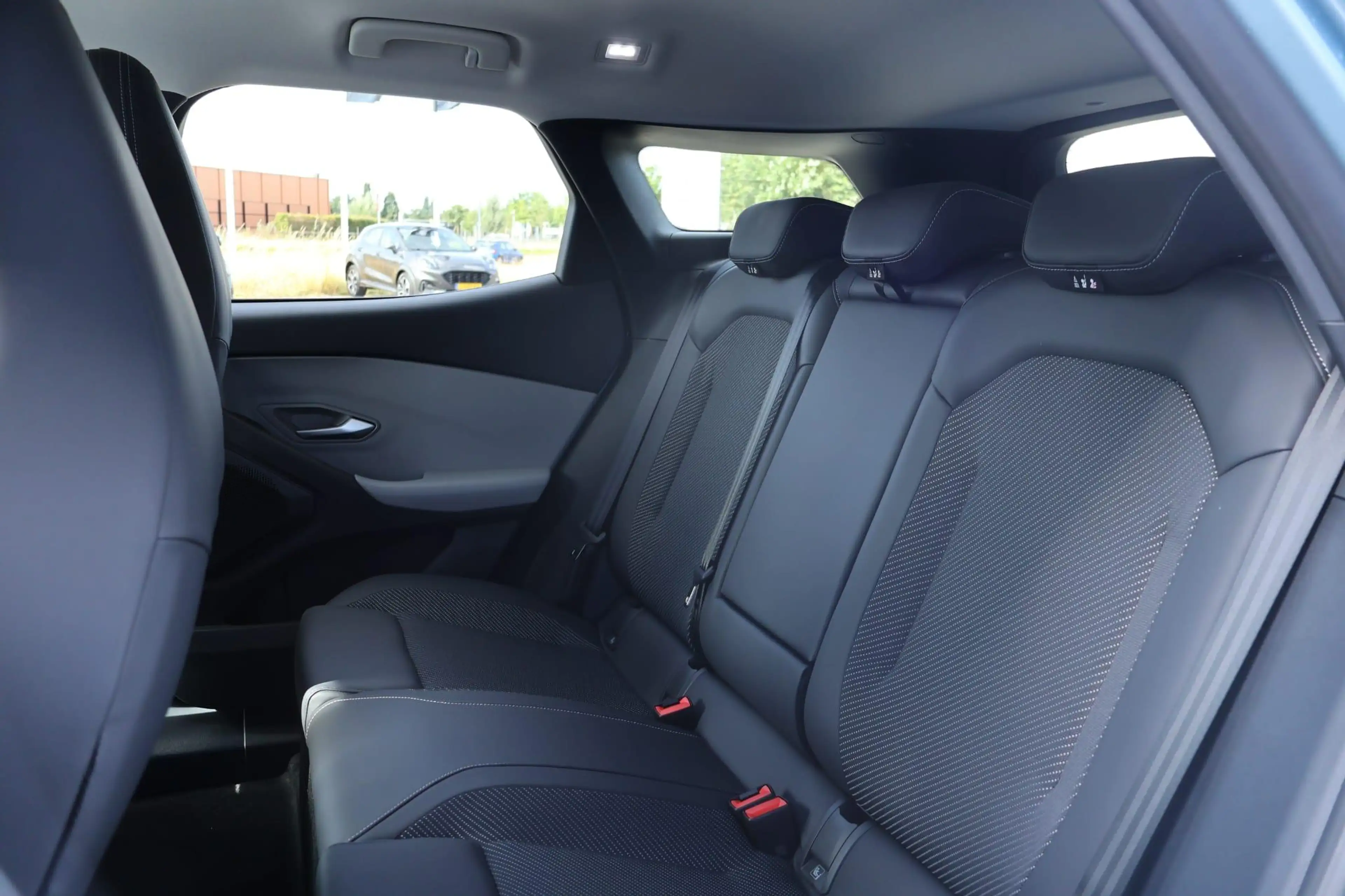Ford Explorer Style Standard Range RWD 58 kWh | Demo | Adaptive — photo 14
