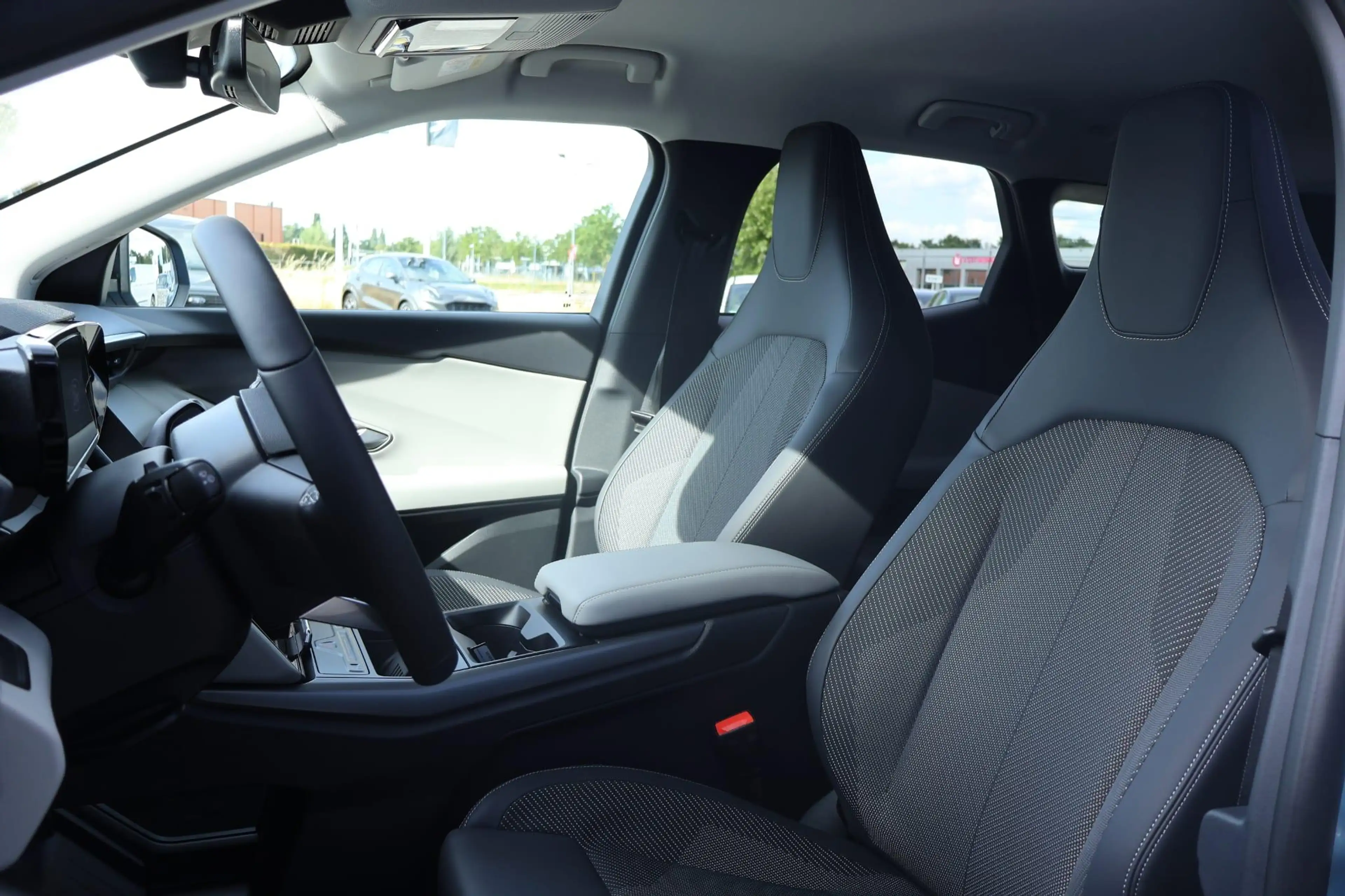 Ford Explorer Style Standard Range RWD 58 kWh | Demo | Adaptive — photo 12