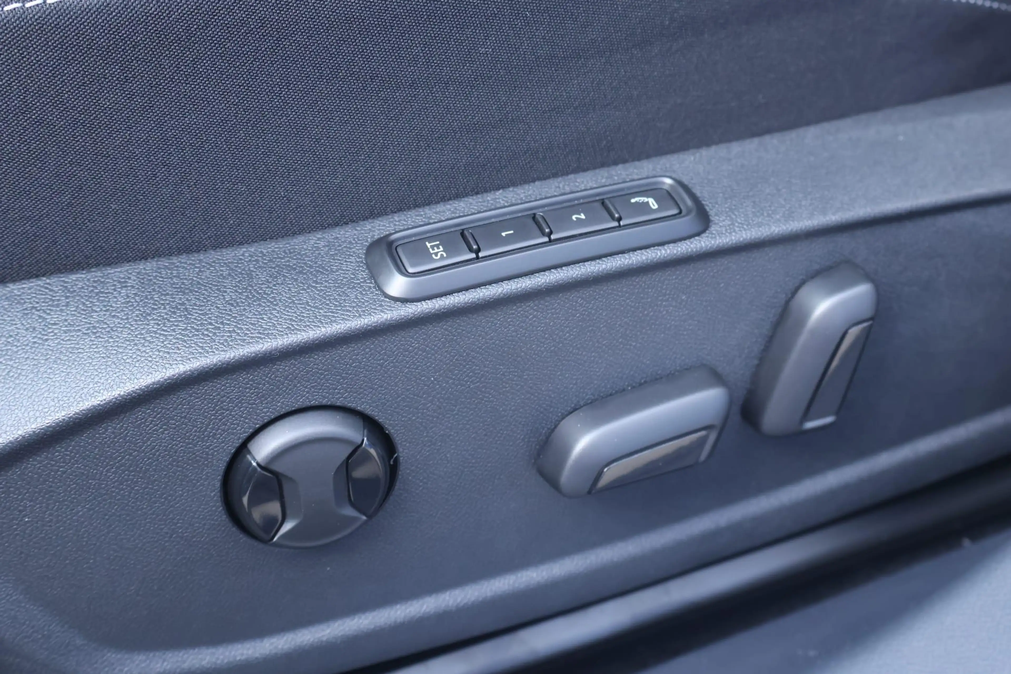 Ford Explorer Style Standard Range RWD 58 kWh | Demo | Adaptive — photo 13