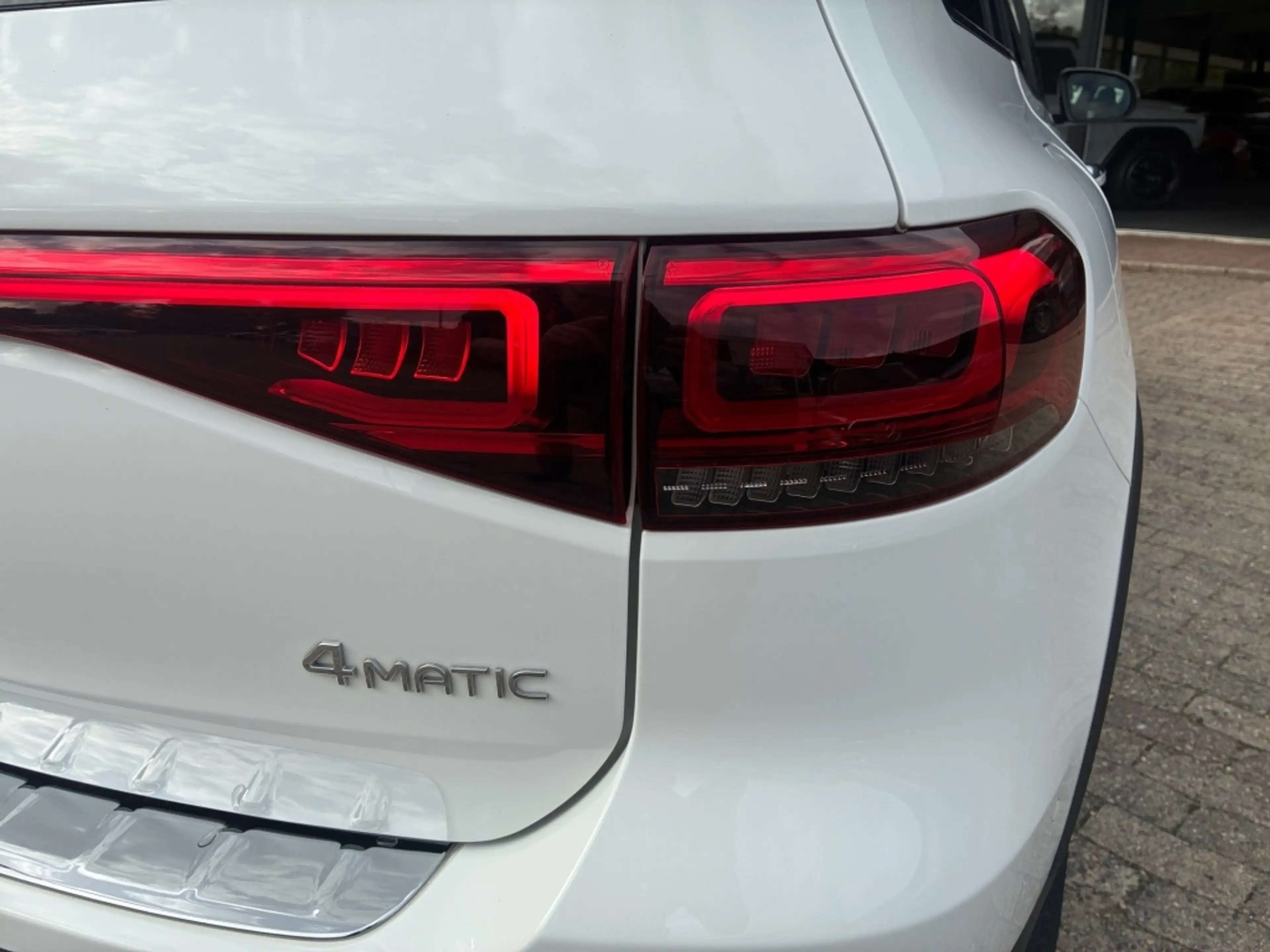 Mercedes-Benz EQB 300 4M AMG Memory Distr. HUD 360° 7-Sitzer — photo 10