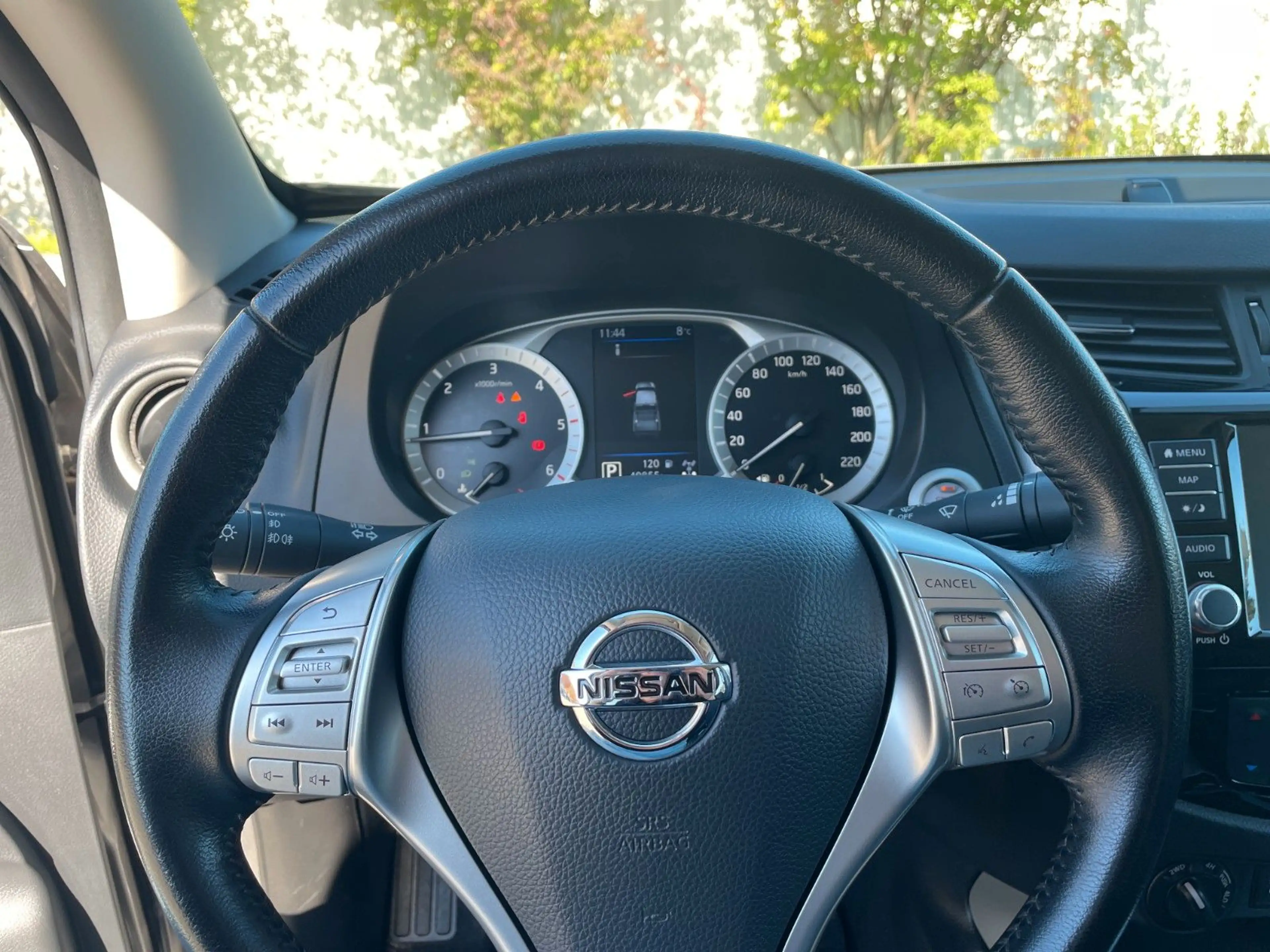 Nissan Navara N-GUARD DC 190 PS (*HARDTOP * AHK * LED*) — photo 8