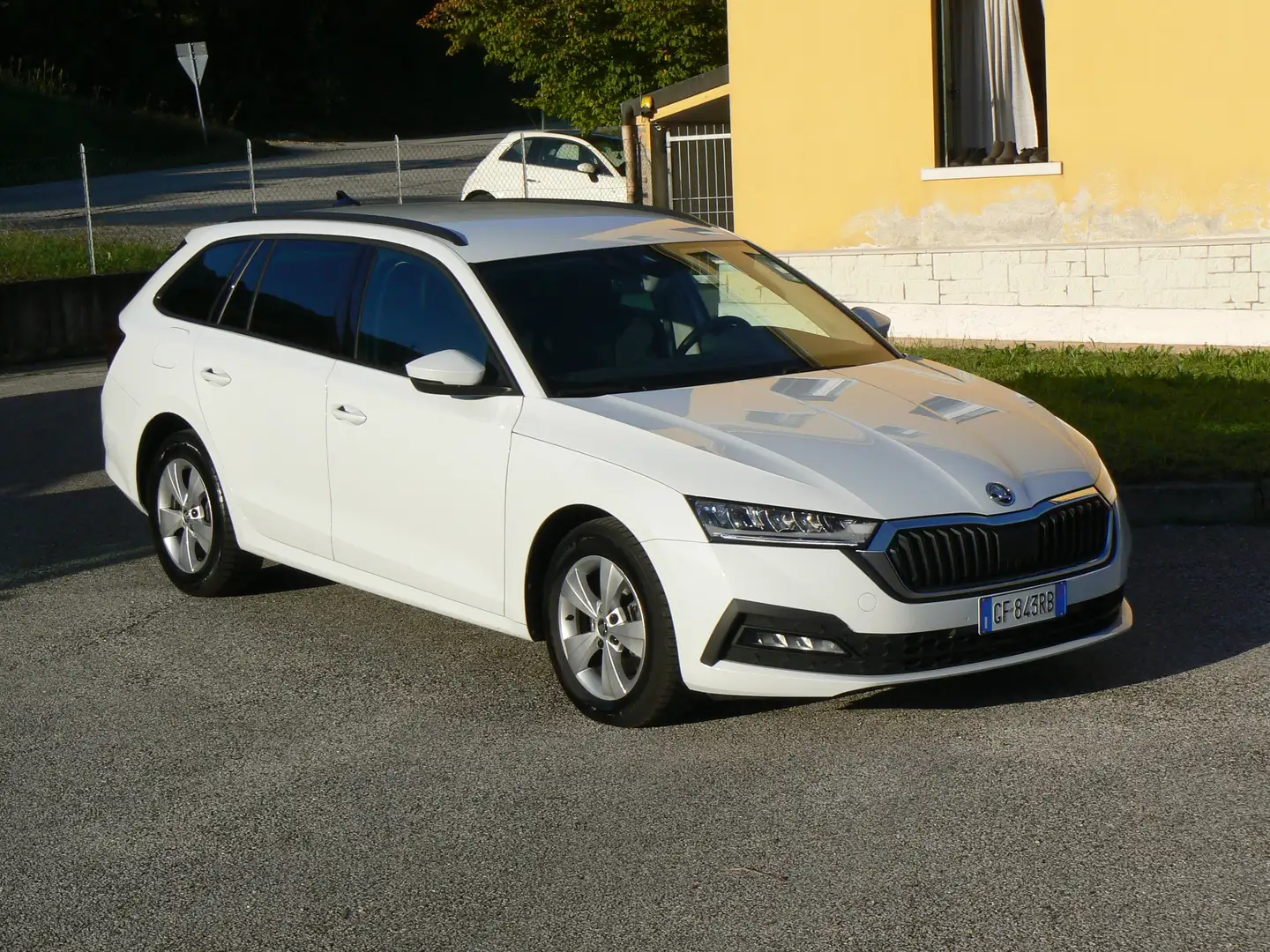 Skoda Octavia Wagon 2.0 tdi evo Executive 4x4 150cv dsg Blanc - 2