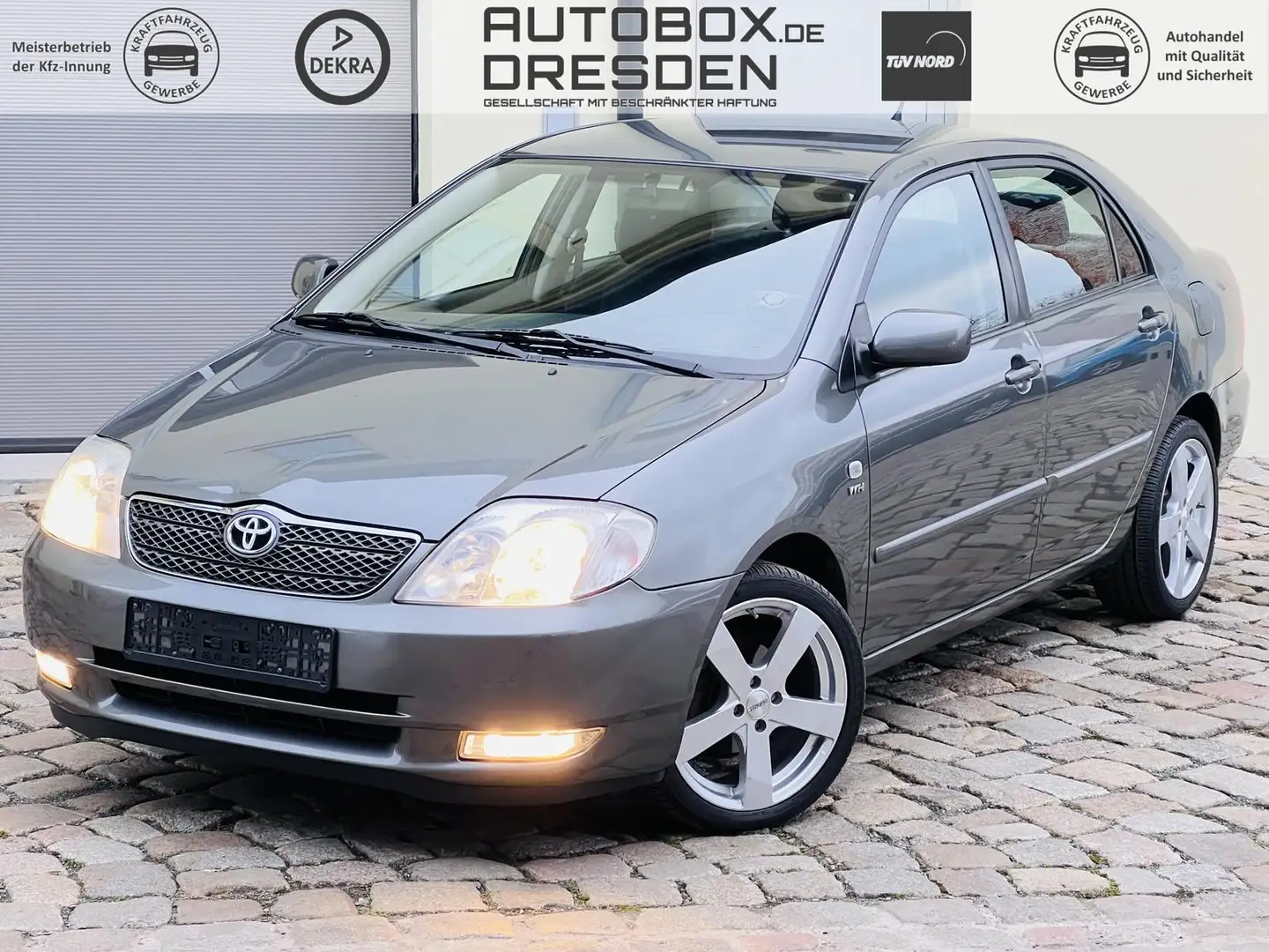 Toyota Corolla 1.6 Sol +AHK+NAVI+ Grau - 1