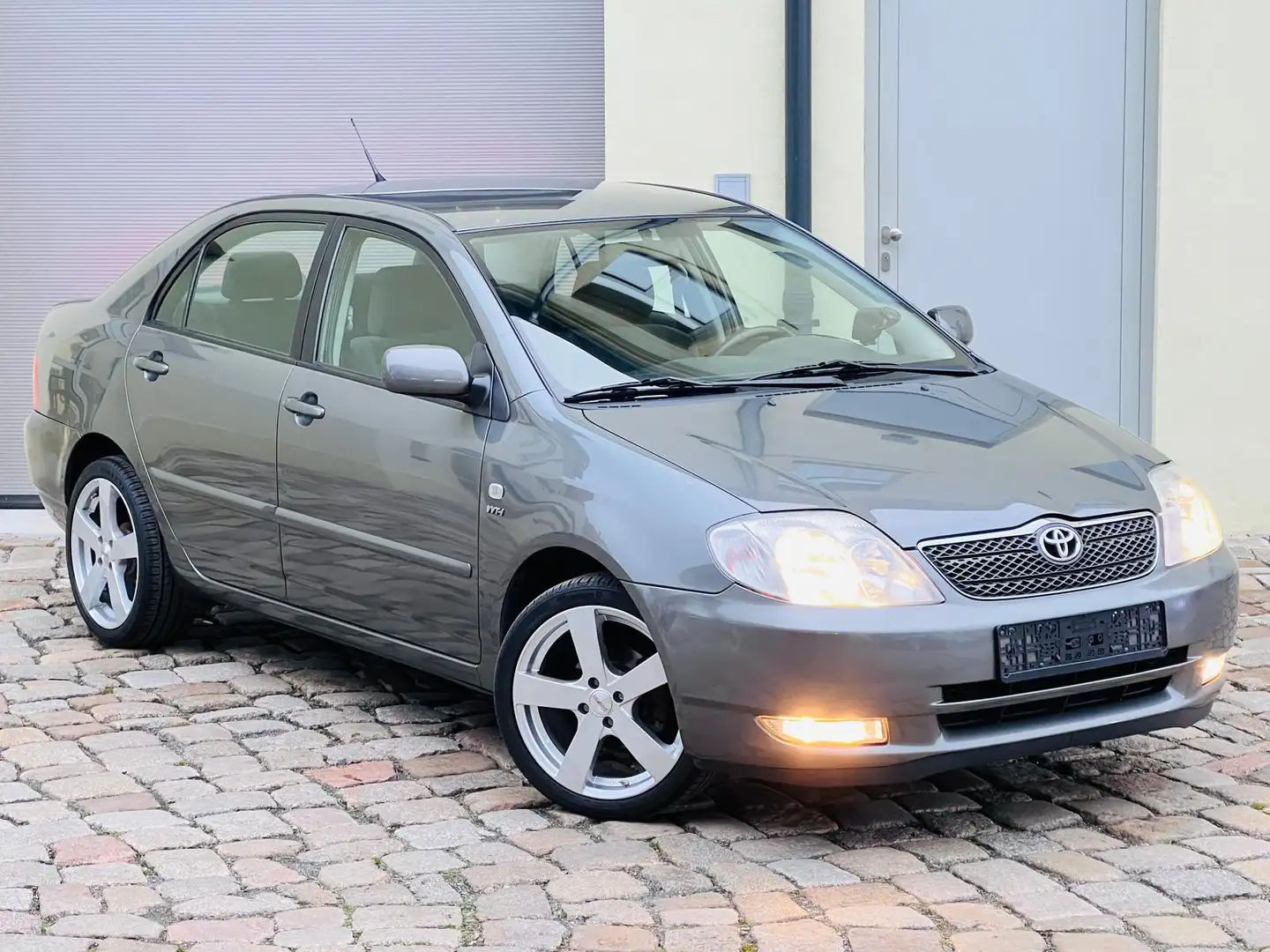 Toyota Corolla 1.6 Sol +AHK+NAVI+ Grau - 2