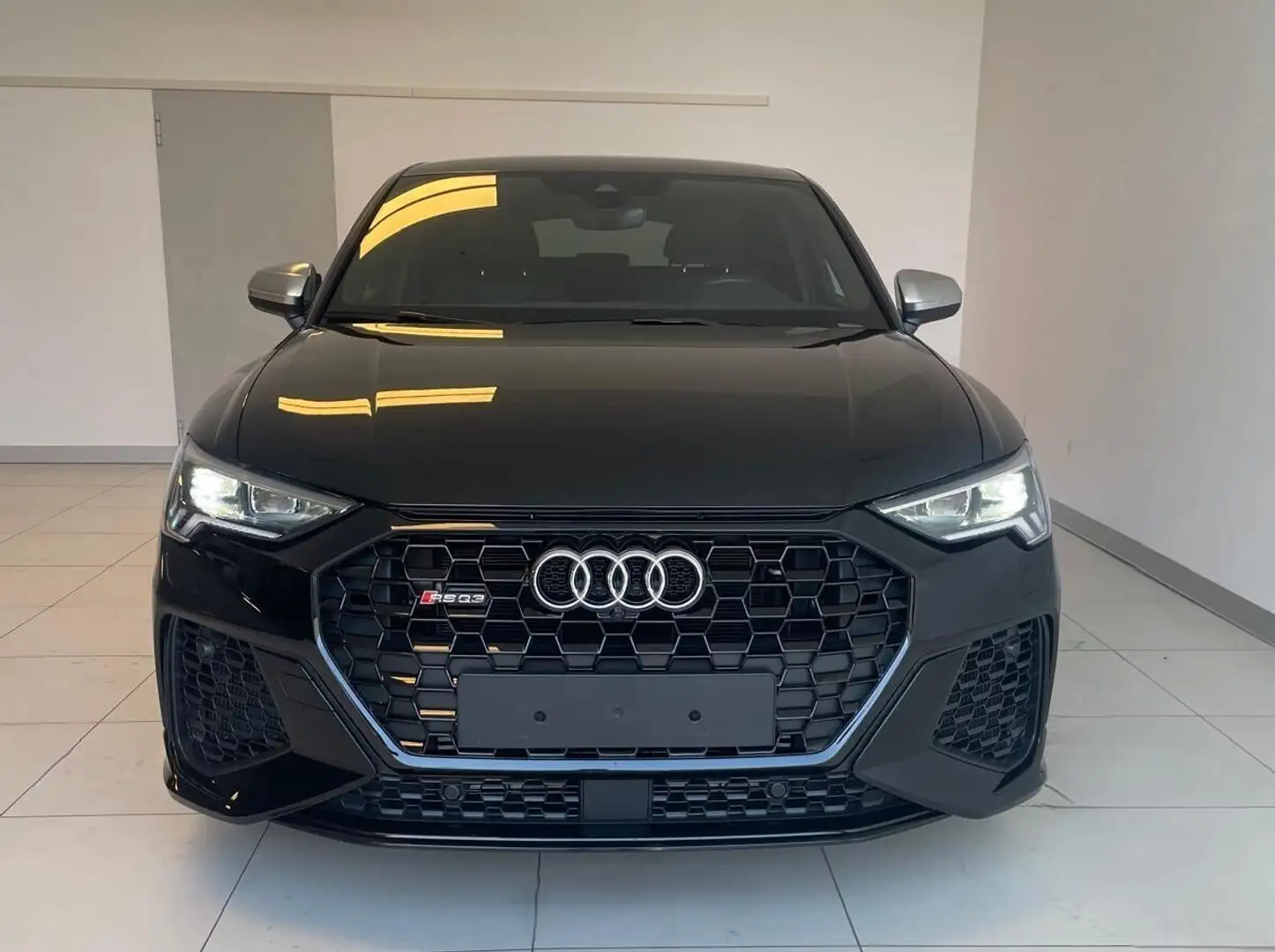 Audi Q3 Audi RS Q3 Sportback 2.5 TFSI S Line Schwarz - 1