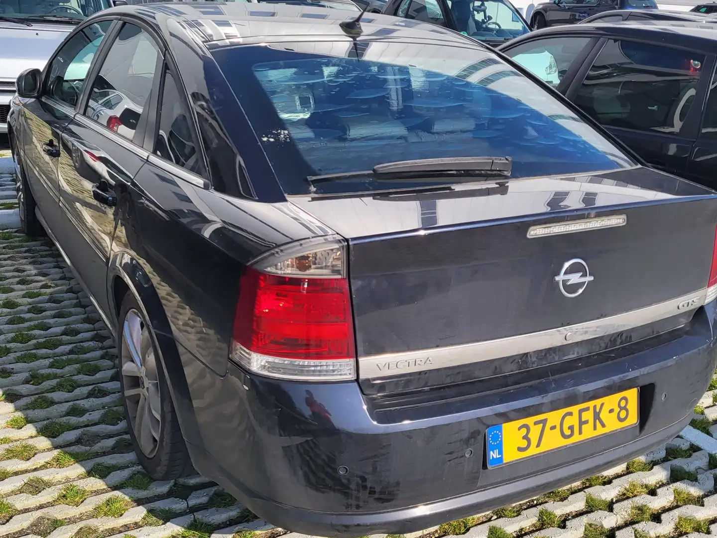 Opel Vectra 1.8-16V Executive Fekete - 2