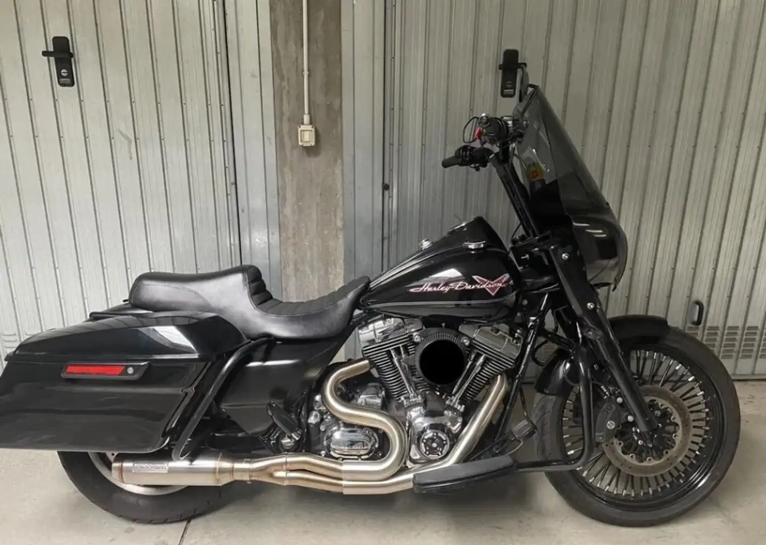 Harley-Davidson Road King FLHRI Noir - 1