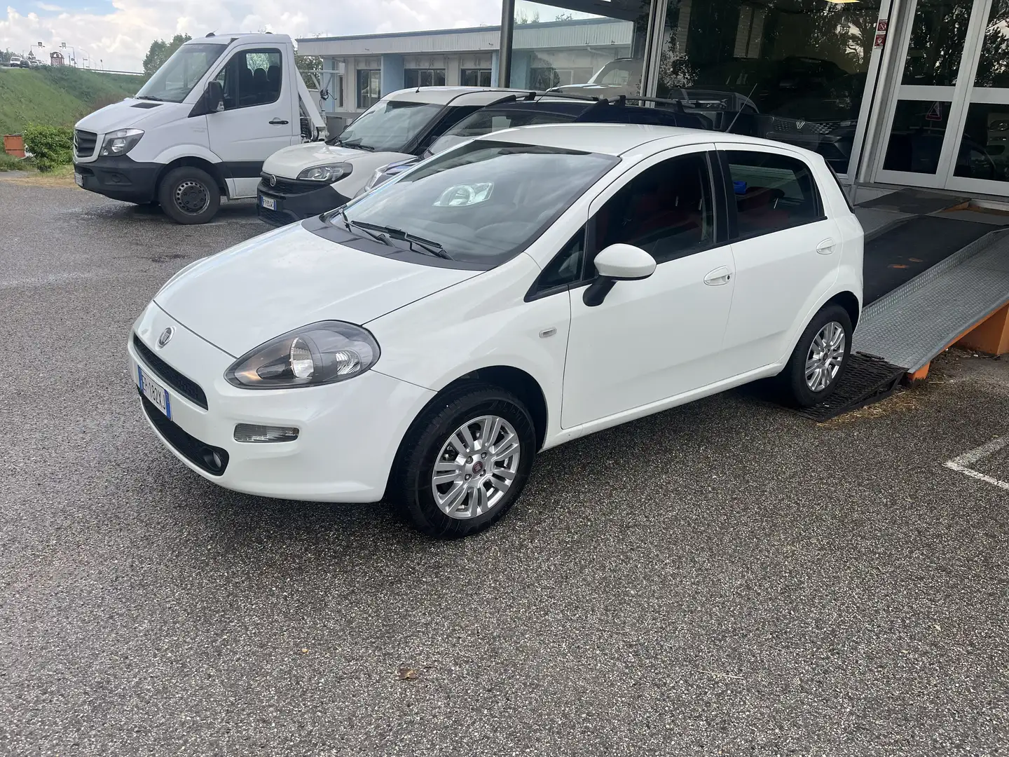 Fiat Punto 5p 1.4 natural power Easy 70cv - 2