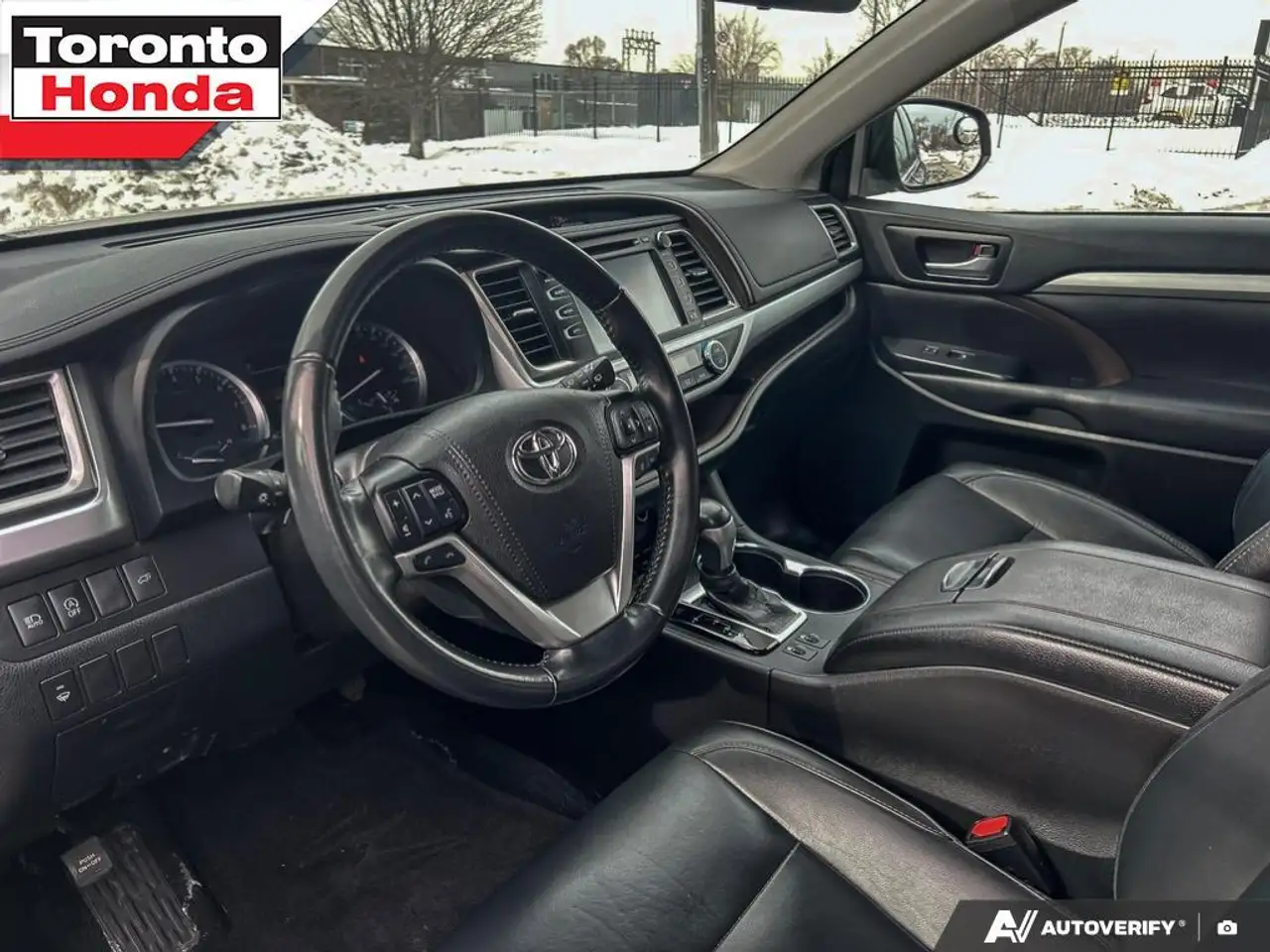 Toyota Highlander снимка Toyota Highlander