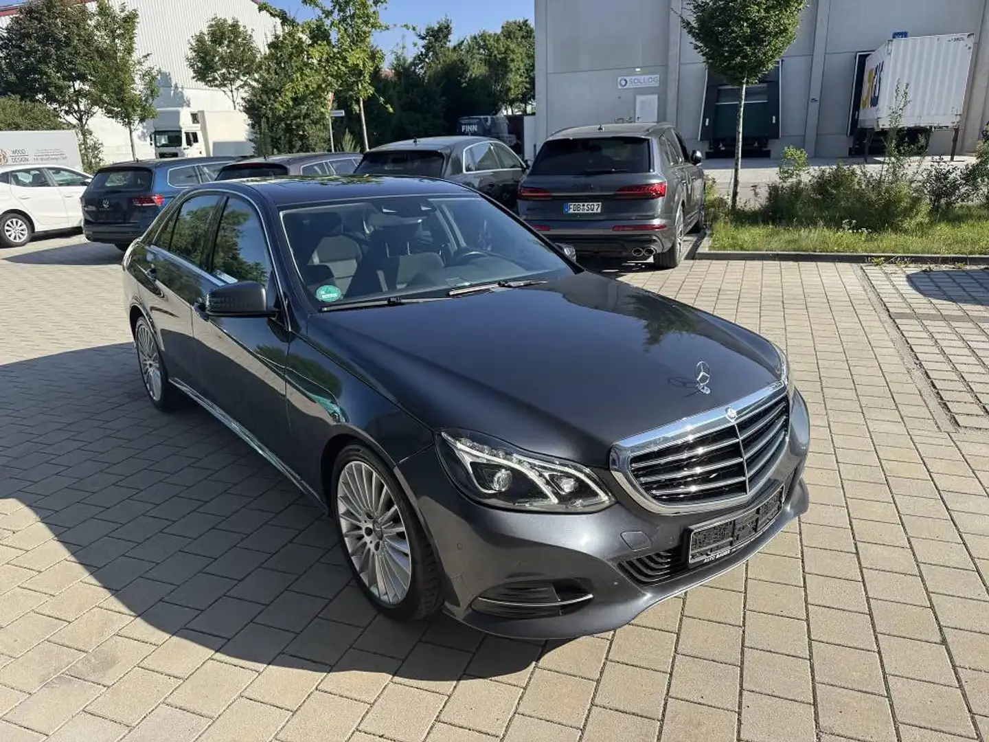 Mercedes-Benz E 300 Limousine BLUETEC HYBRID *MB-Scheckheft* ELEGANCE Grau - 1