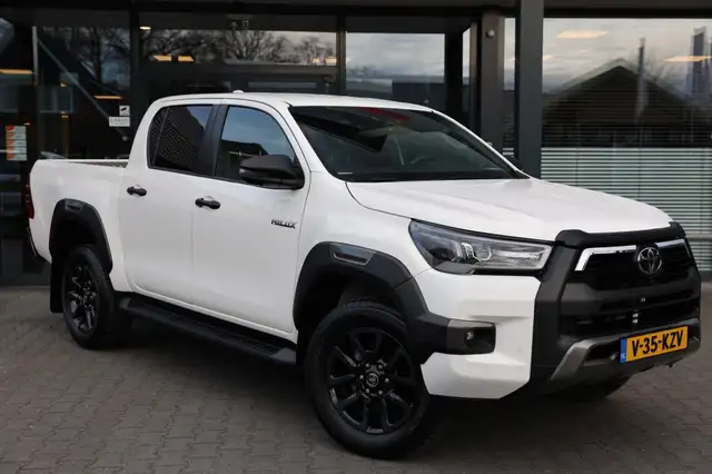 Toyota Hilux 2.8 D-4D DUBBEL CABIN INVINCIBLE  2 SITZ A/T 4WD V