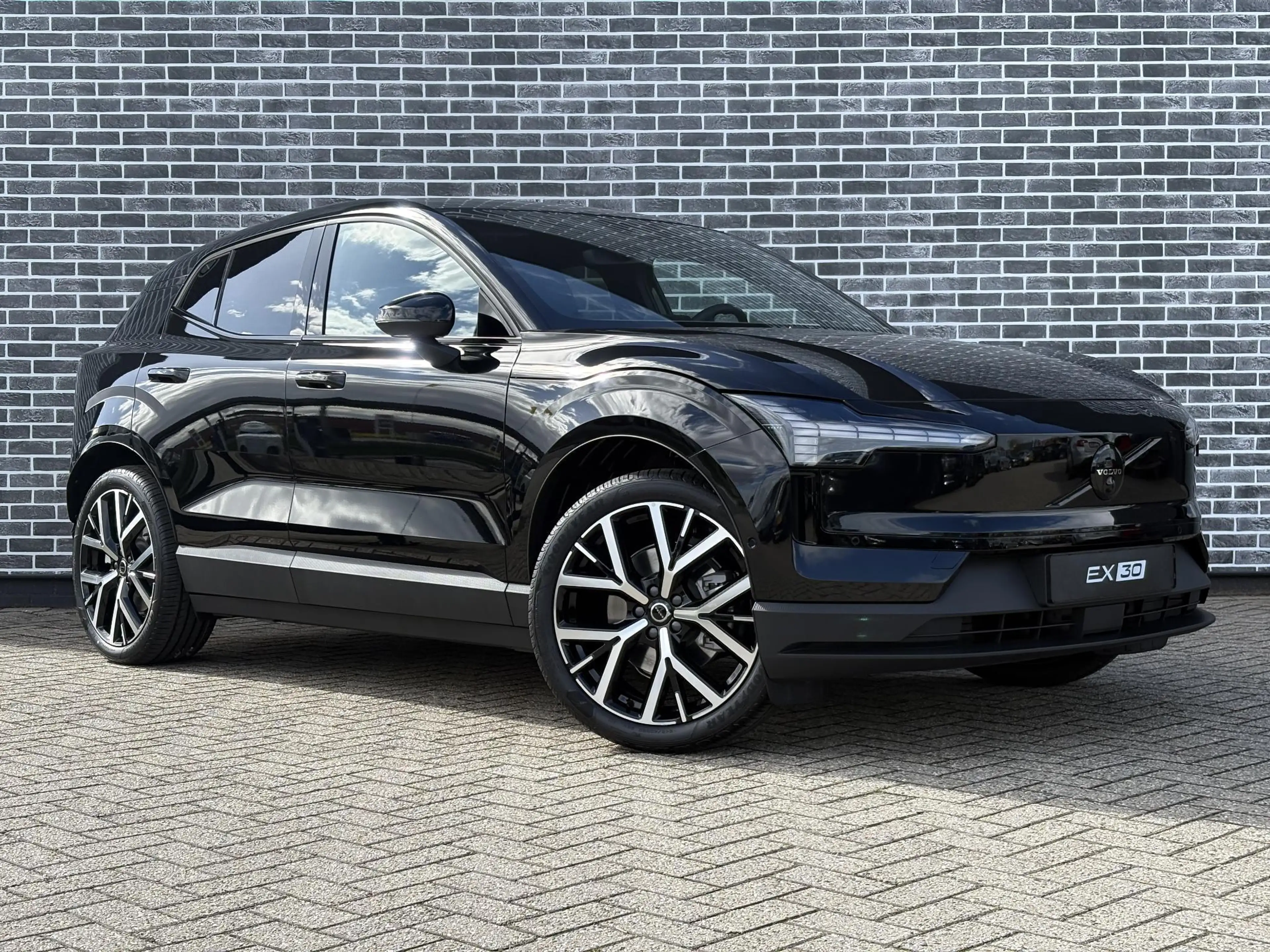 Volvo EX30 P5 Long Range Plus Black Edition Europa 69 kWh | G — photo 5