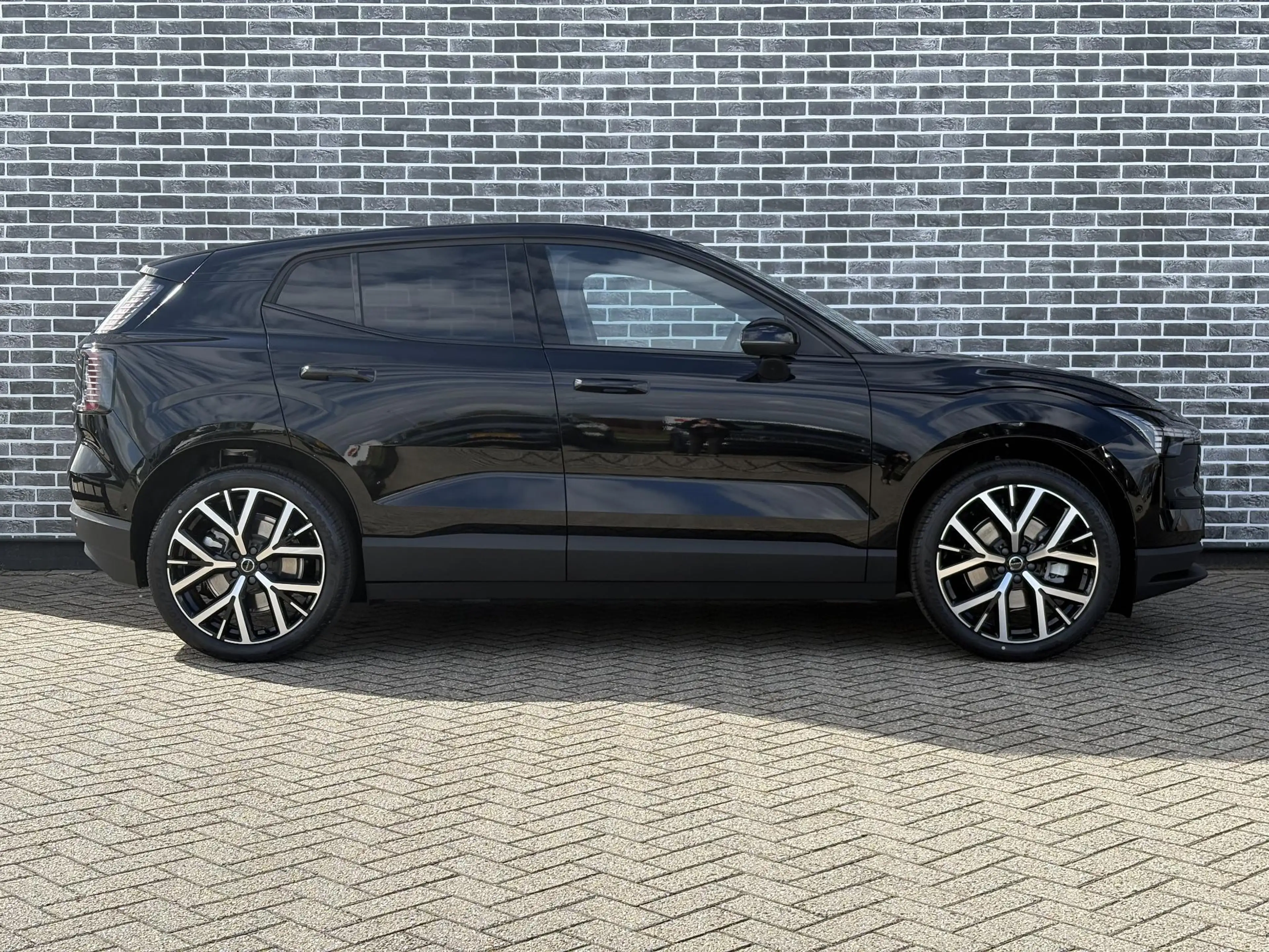 Volvo EX30 P5 Long Range Plus Black Edition Europa 69 kWh | G — photo 7