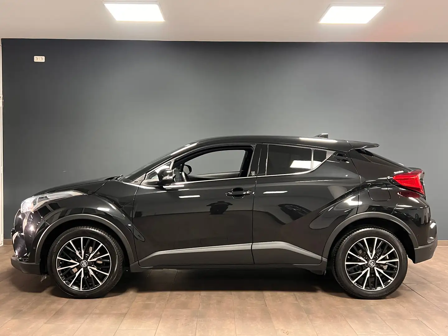 Toyota C-HR 1.2 Turbo Team D /KEYLESS/LENK-HZ/ASSISTENT Nero - 2
