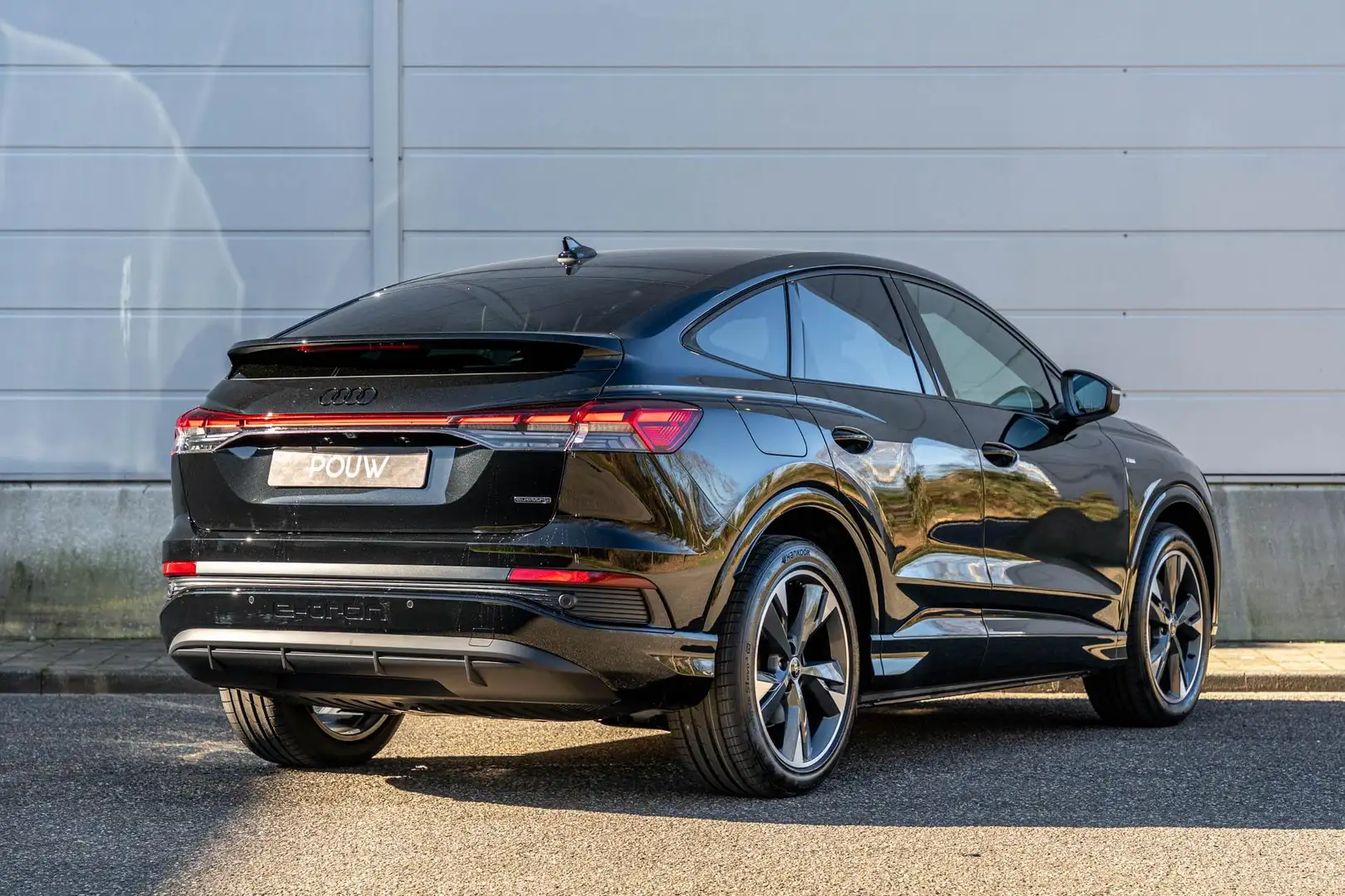 Audi Q4 e-tron Sportback 45 quattro 286pk S Edition 82 kWh | 20" Zwart - 2