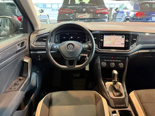 Volkswagen T-Roc view 10