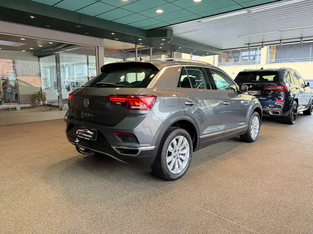 Volkswagen T-Roc view 6