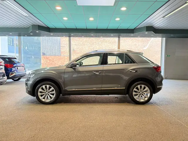 Volkswagen T-Roc view 8