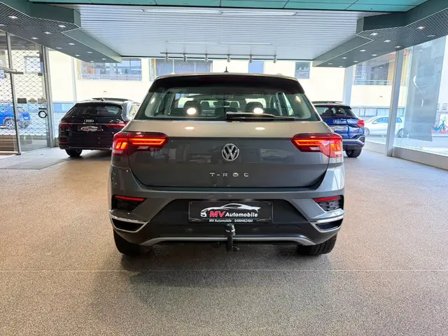 Volkswagen T-Roc view 5