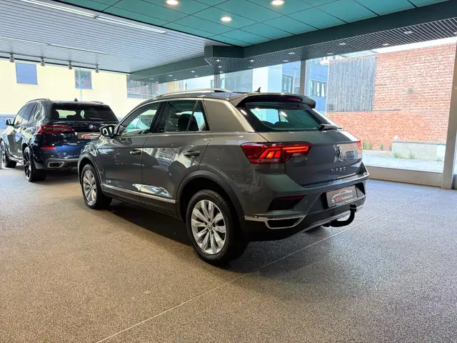 Volkswagen T-Roc view 4
