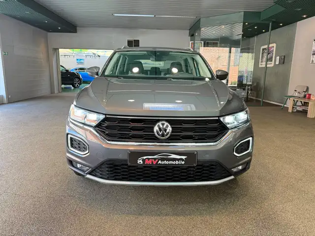 Volkswagen T-Roc view 2