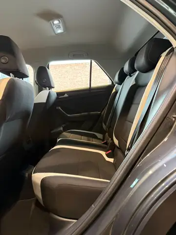 Volkswagen T-Roc view 13