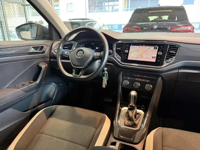 Volkswagen T-Roc view 12