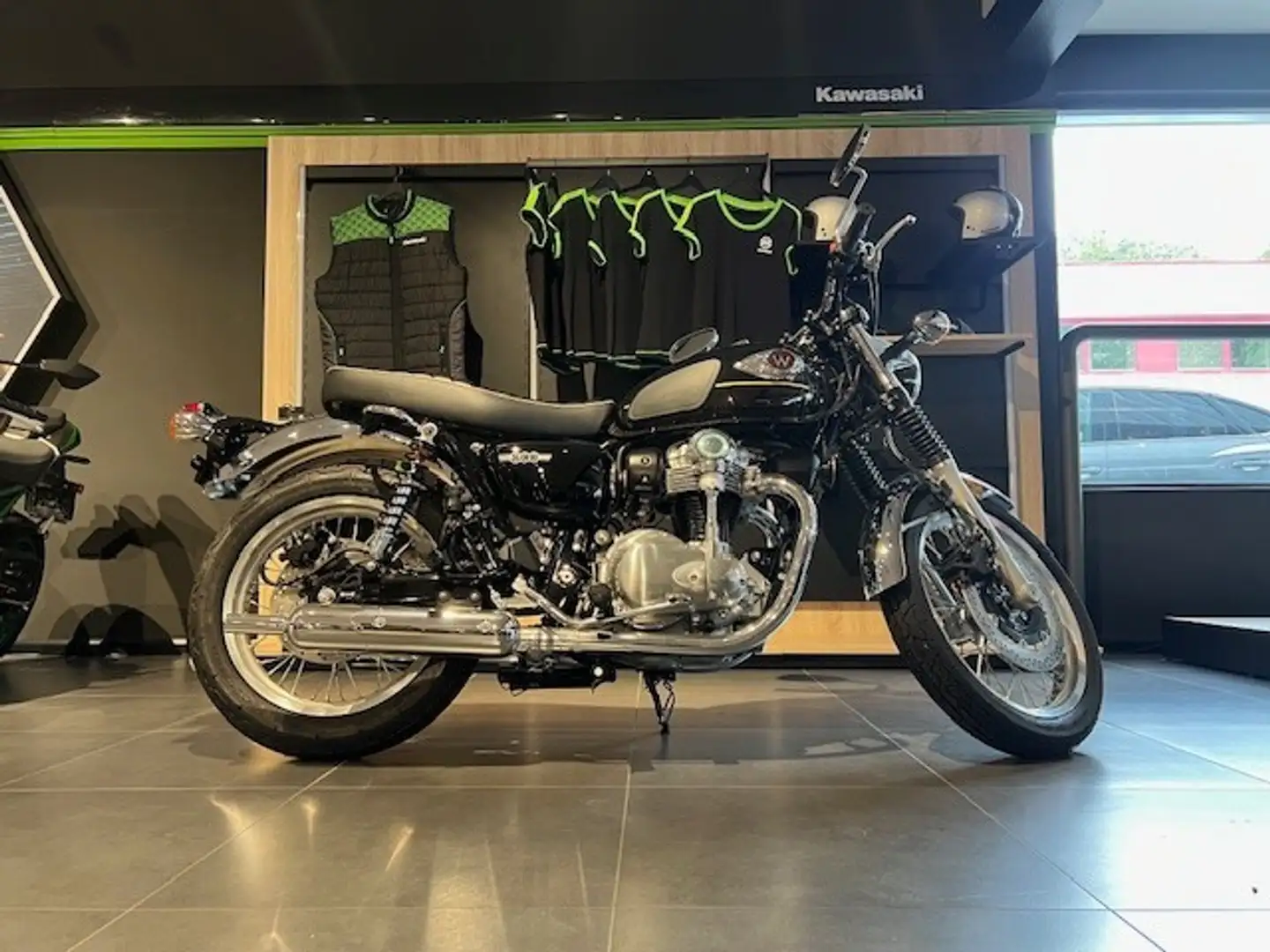 Kawasaki W 800 Noir - 1