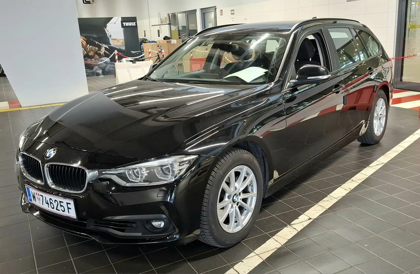 BMW 320 320i xDrive Touring Advantage Aut. Advantage Schwarz - 1