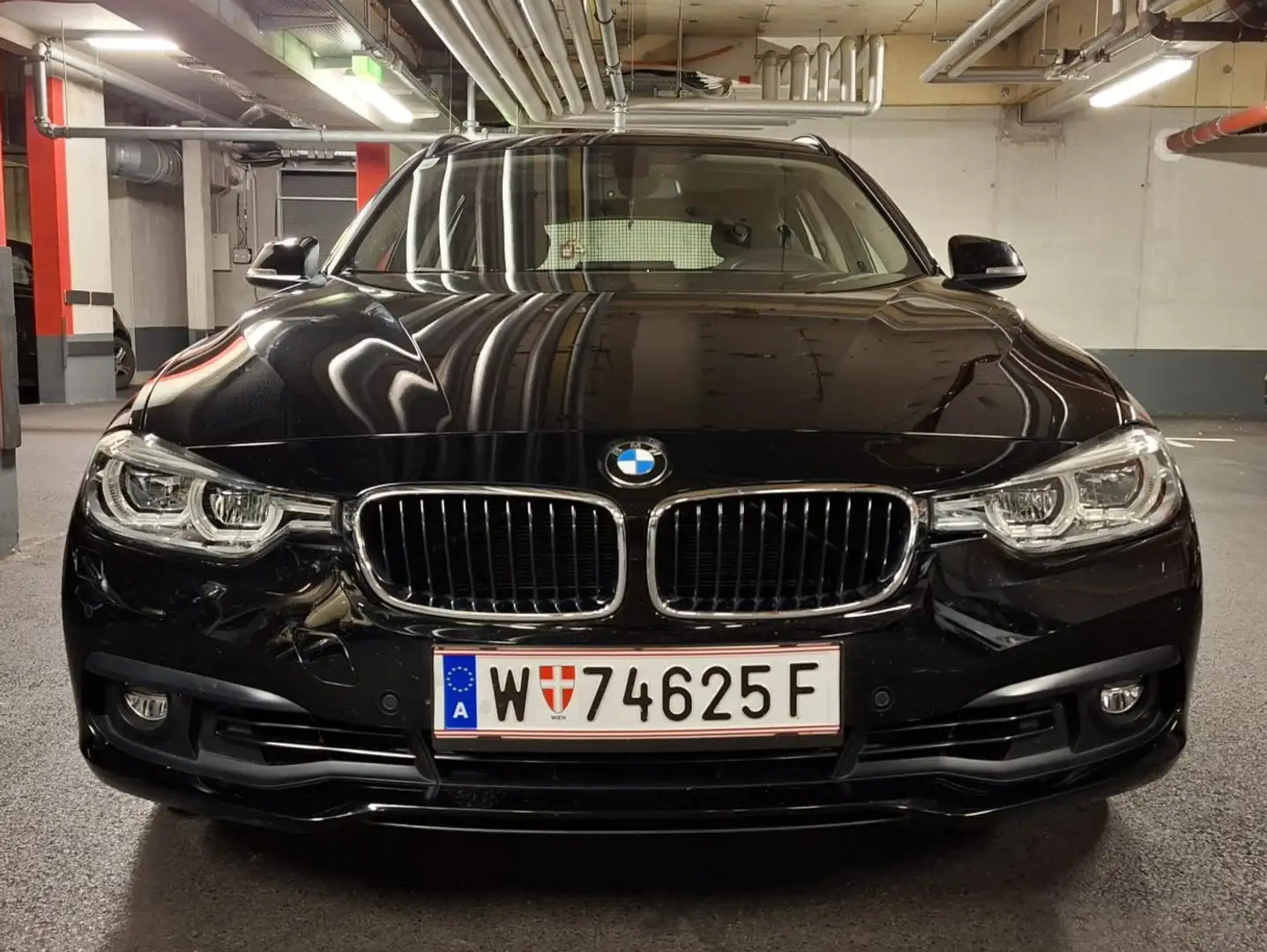 BMW 320 320i xDrive Touring Advantage Aut. Advantage Schwarz - 1