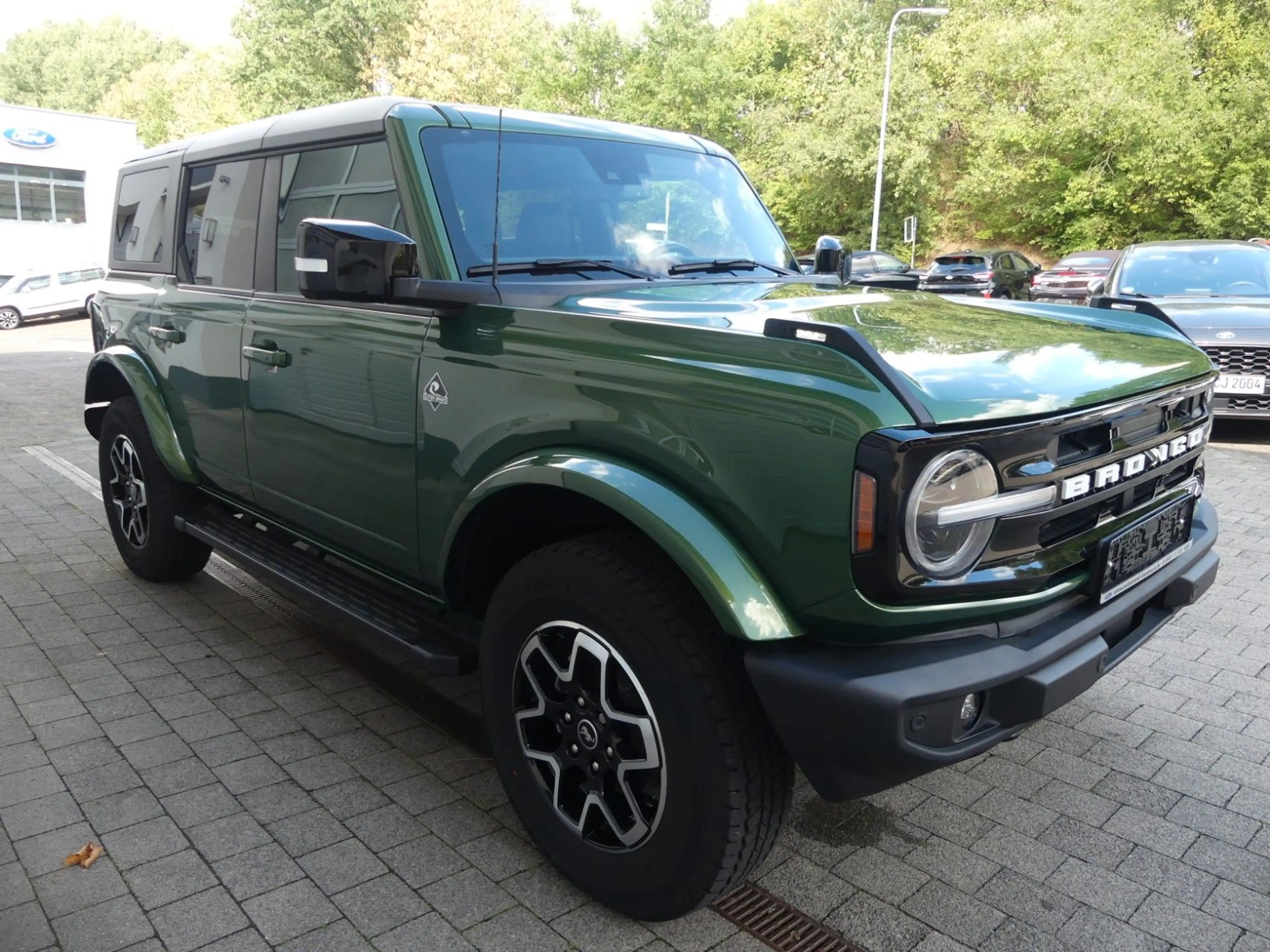 Ford Bronco Outer Banks 4x4 — photo 4