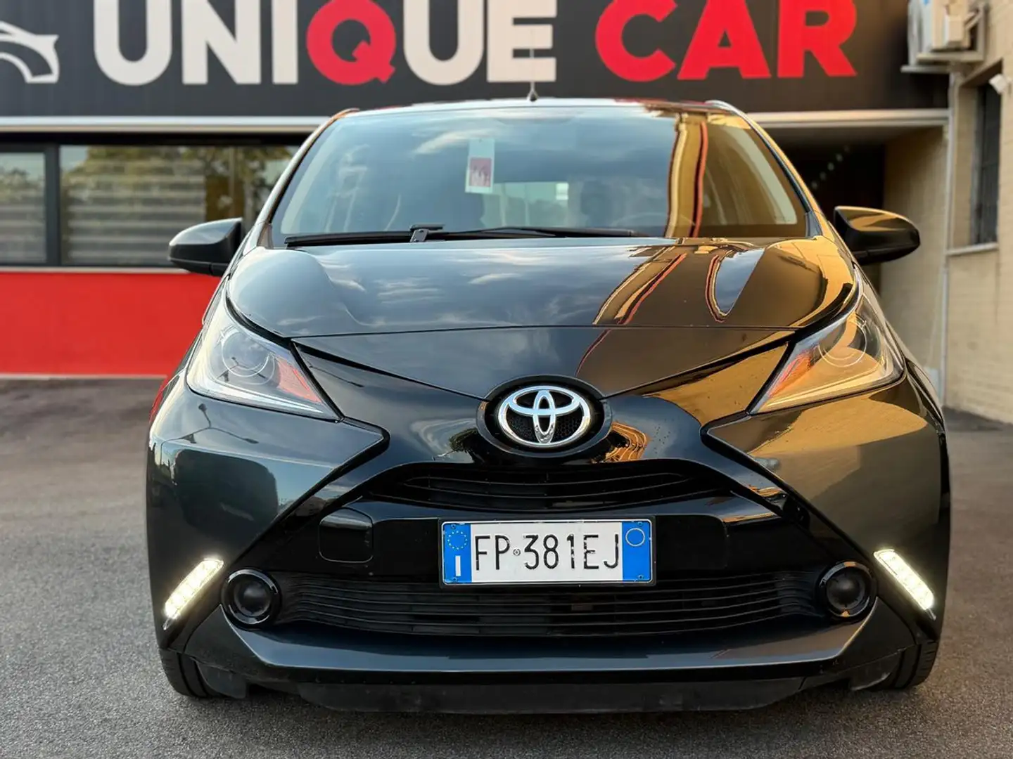 Toyota Aygo 1.0 VVT-i 69 CV 5 porte x-business(NESSUN VINCOLO) Nero - 2
