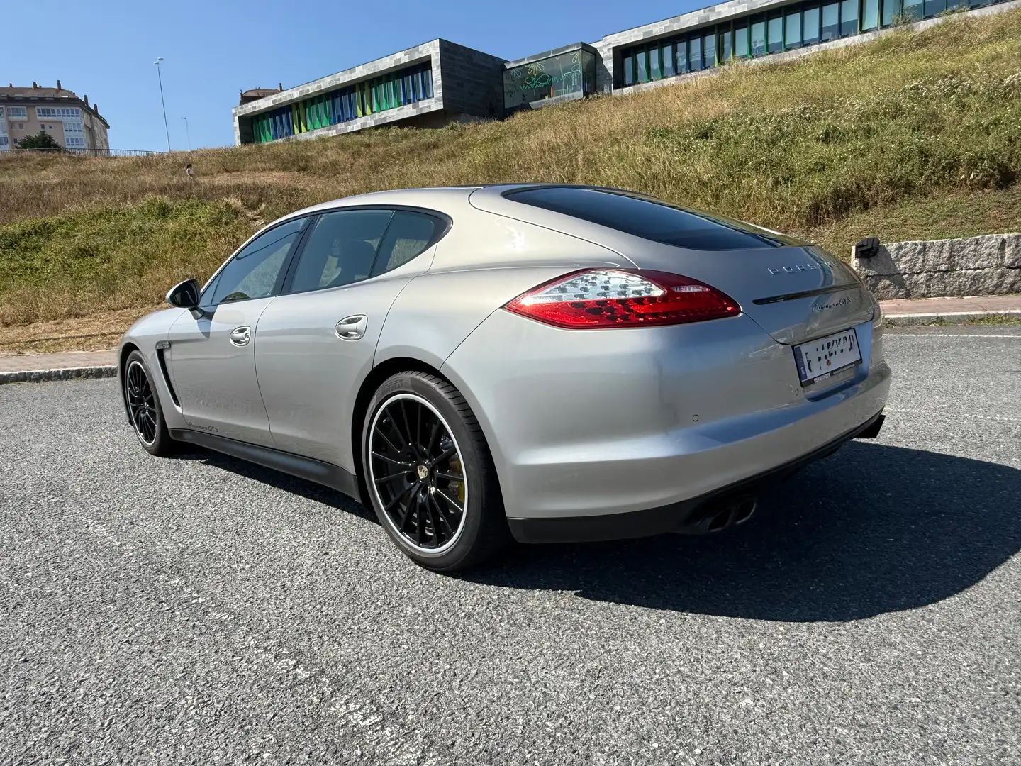 Porsche Panamera Panamera GTS Aut. Plateado - 2