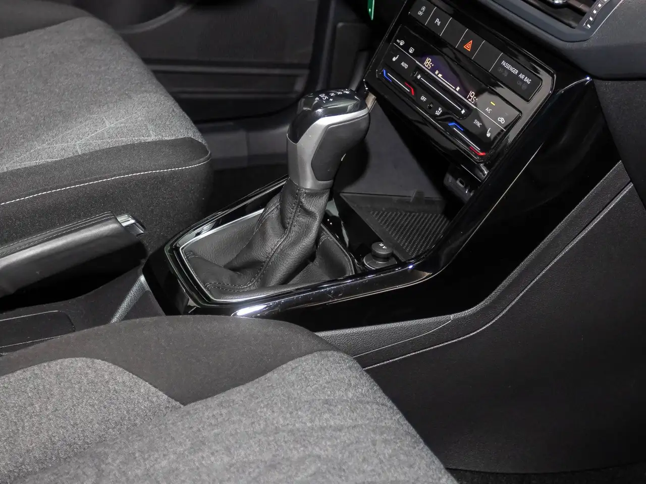 Volkswagen T-Cross 1.0 TSI DSG MOVE, Rückfahrkamera, Navi,, миниатюра 28