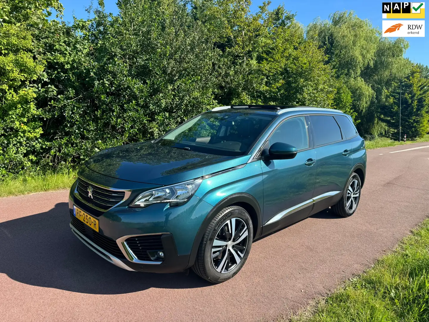 Peugeot 5008 1.2 PureTech Allure|Autom.|Pano|Dis=V.V| Verde - 1