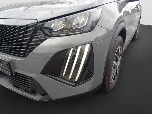 Peugeot 2008 view 9