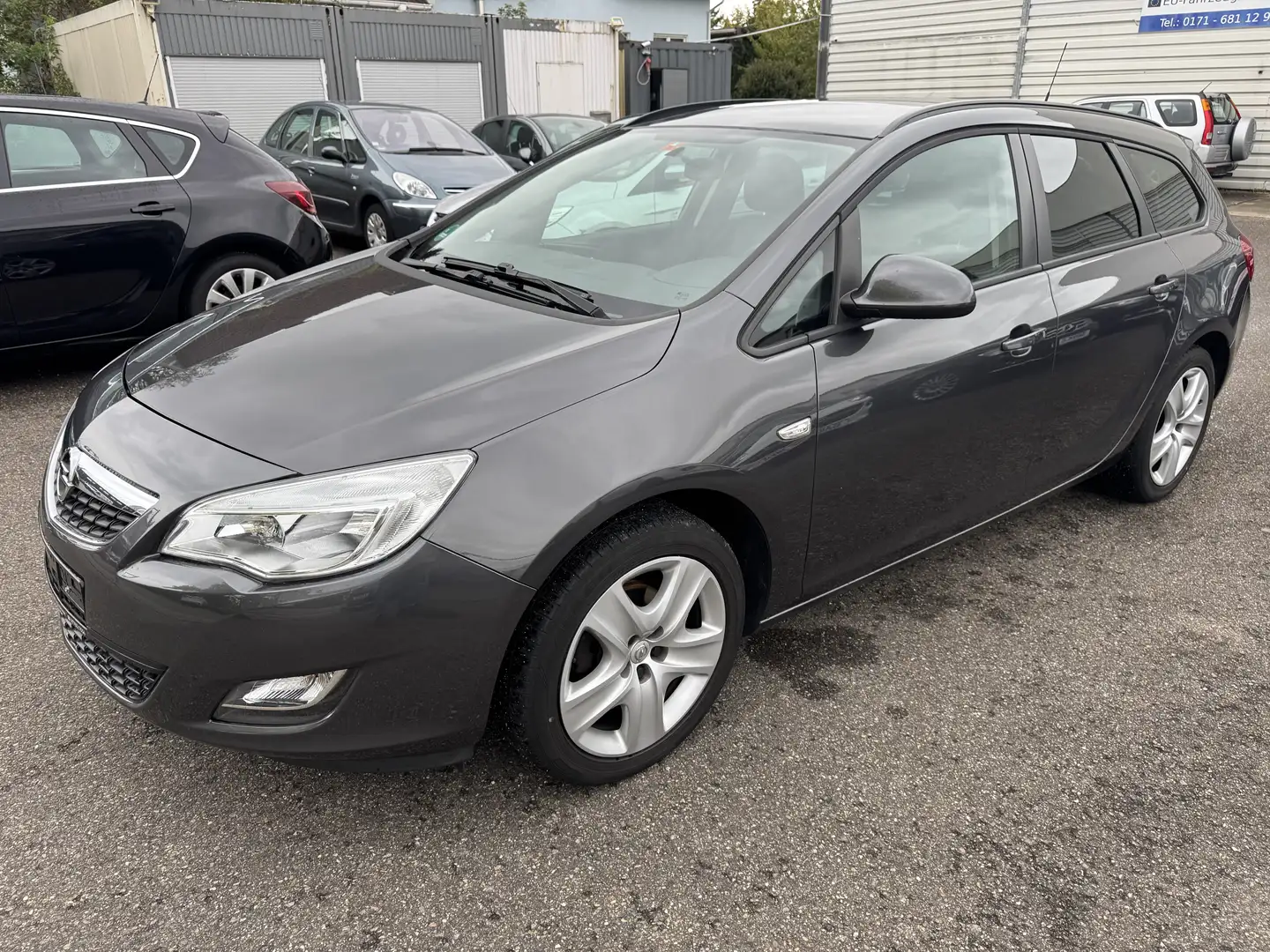 Opel Astra Design Edition TÜV Neue. 8 Fach-Bereift Grau - 1