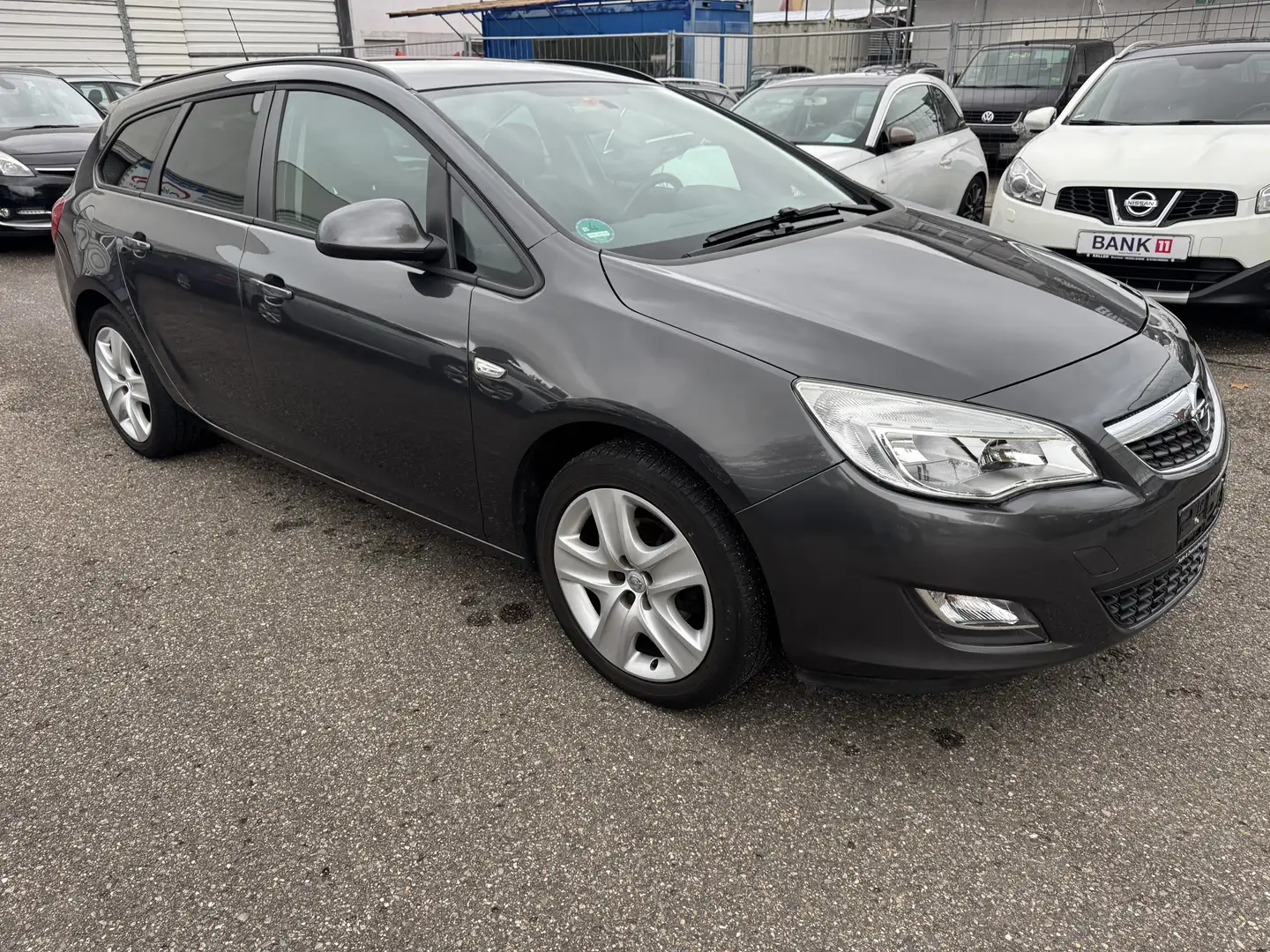 Opel Astra Design Edition TÜV Neue. 8 Fach-Bereift Grau - 2