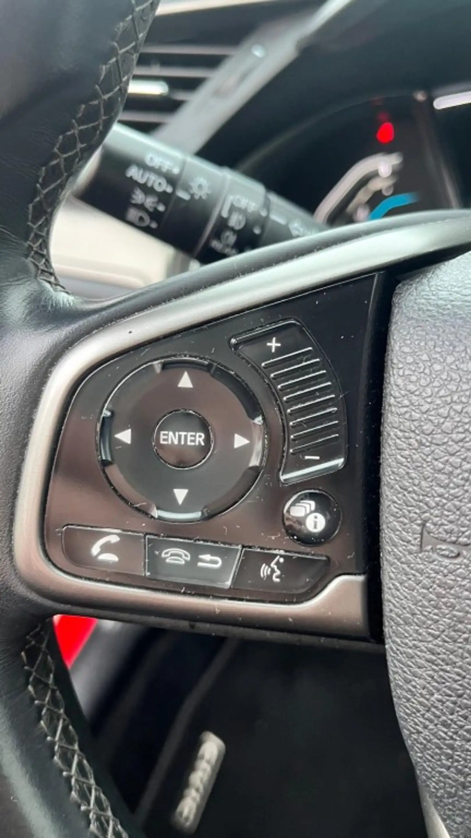 Honda Civic 1.0 i-VTEC Turbo Elegance — photo 13
